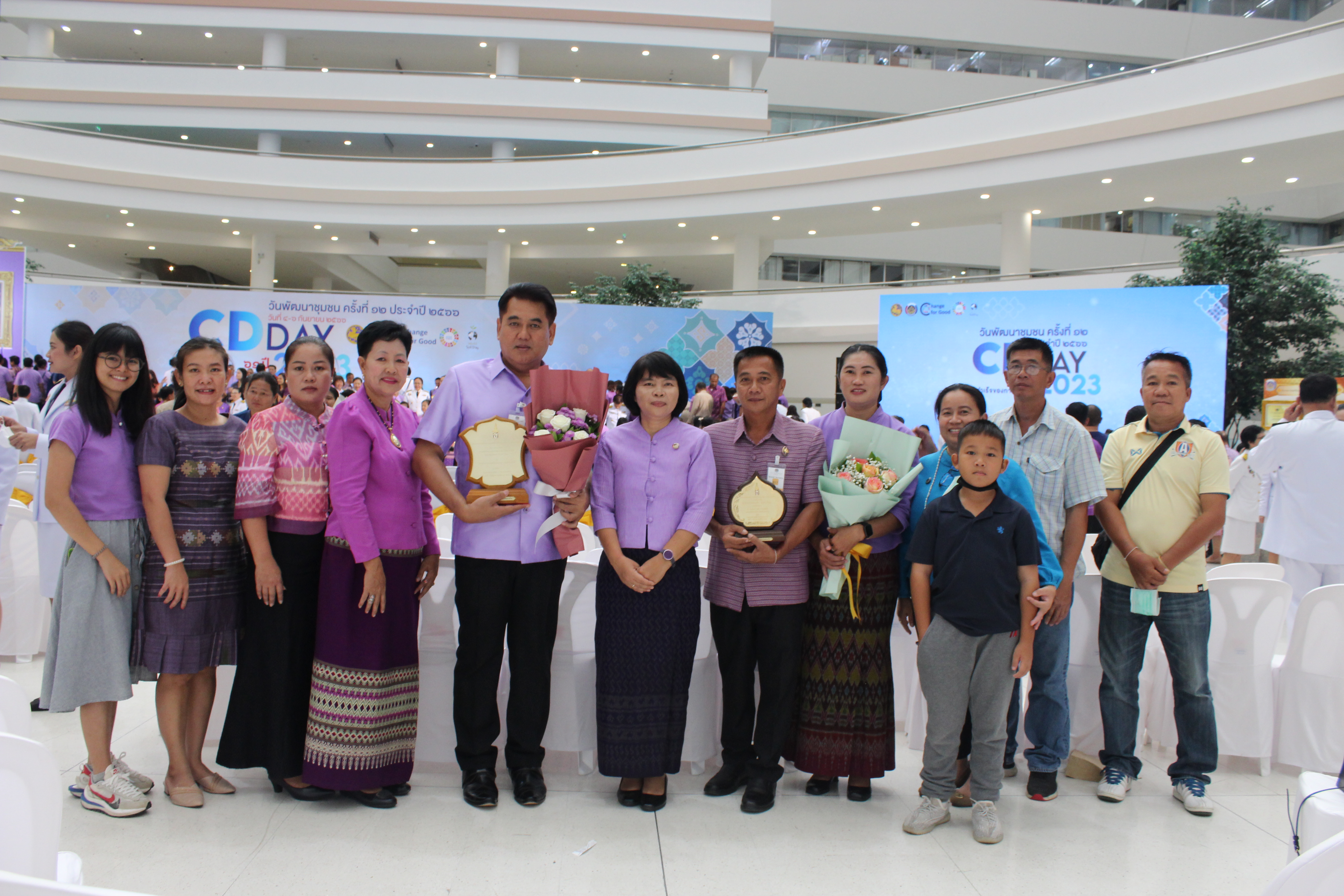 …พช.นครนายก เข้าร่วมพิธีรับมอบรางวัล บุคคล กลุ่ม/องค์กร ขับเคลื่อนกิจกรรมพัฒนาชุมชนดีเด่น ตามโครงการแสดงผลสำเร็จของการพัฒนา วันพัฒนาชุมชน ครั้งที่ 12 ปี 2566 (CDDAY 2023)