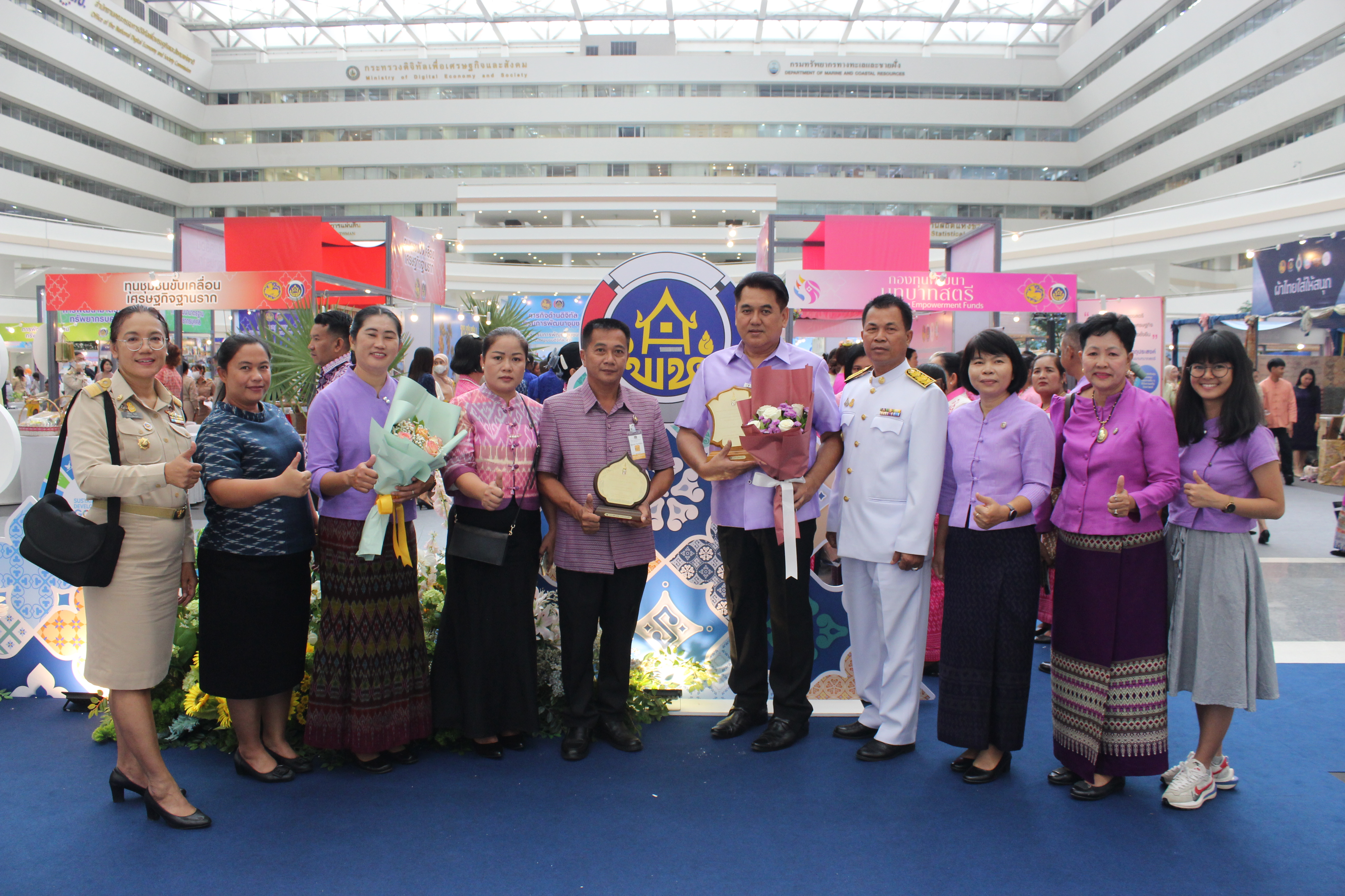 …พช.นครนายก เข้าร่วมพิธีรับมอบรางวัล บุคคล กลุ่ม/องค์กร ขับเคลื่อนกิจกรรมพัฒนาชุมชนดีเด่น ตามโครงการแสดงผลสำเร็จของการพัฒนา วันพัฒนาชุมชน ครั้งที่ 12 ปี 2566 (CDDAY 2023)