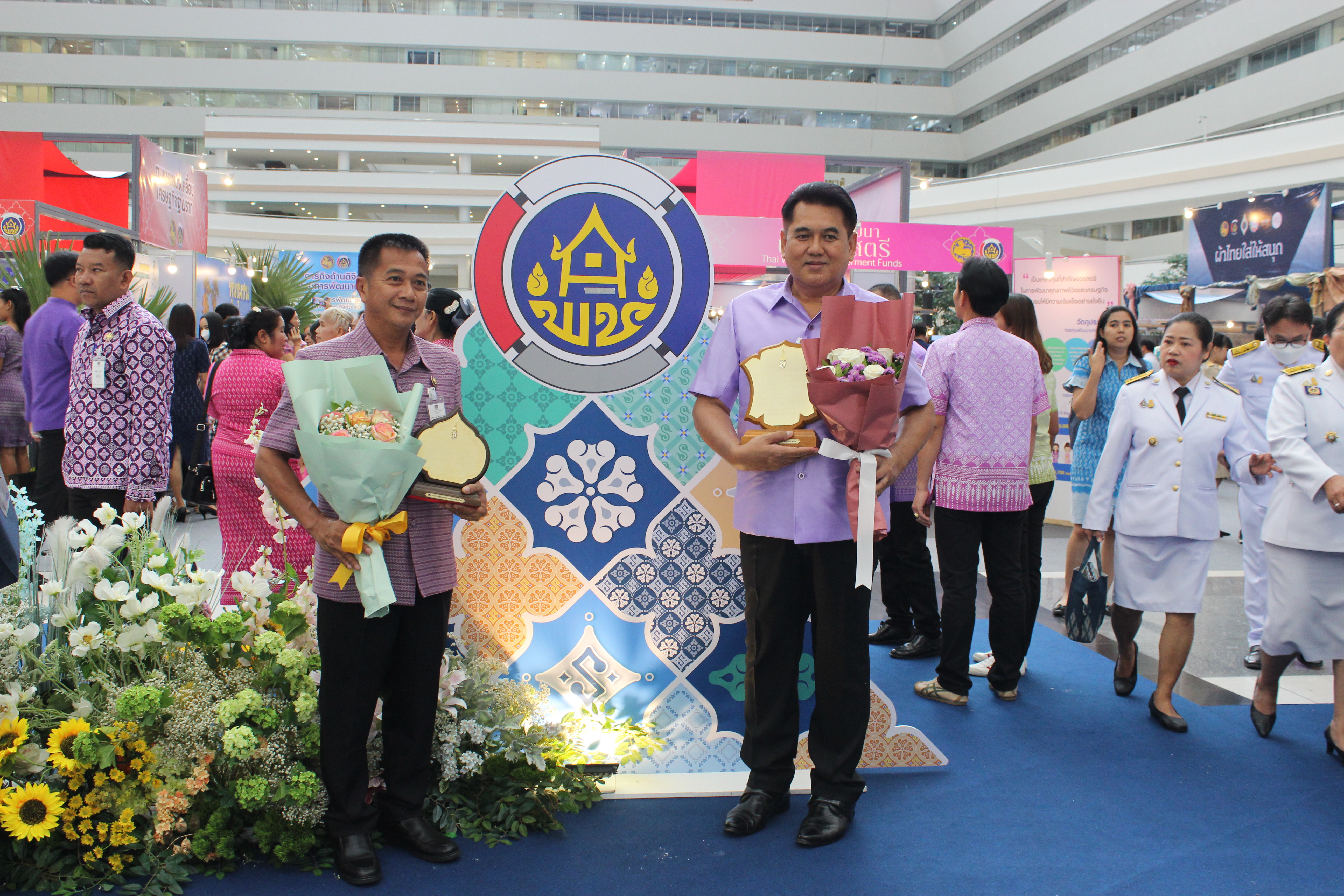 …พช.นครนายก เข้าร่วมพิธีรับมอบรางวัล บุคคล กลุ่ม/องค์กร ขับเคลื่อนกิจกรรมพัฒนาชุมชนดีเด่น ตามโครงการแสดงผลสำเร็จของการพัฒนา วันพัฒนาชุมชน ครั้งที่ 12 ปี 2566 (CDDAY 2023)