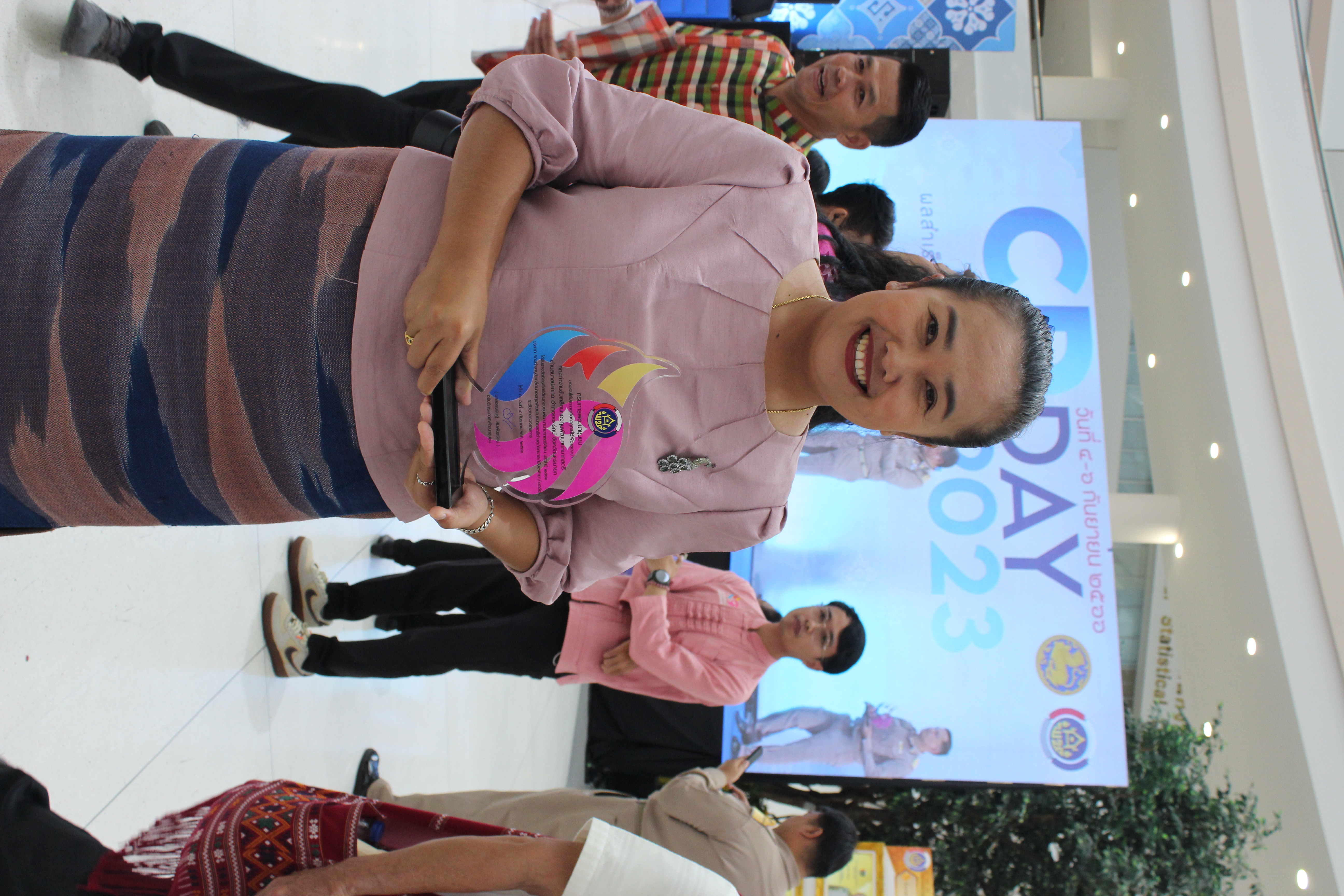 …พช.นครนายก เข้าร่วมพิธีรับมอบรางวัล บุคคล กลุ่ม/องค์กร ขับเคลื่อนกิจกรรมพัฒนาชุมชนดีเด่น ตามโครงการแสดงผลสำเร็จของการพัฒนา วันพัฒนาชุมชน ครั้งที่ 12 ปี 2566 (CDDAY 2023)