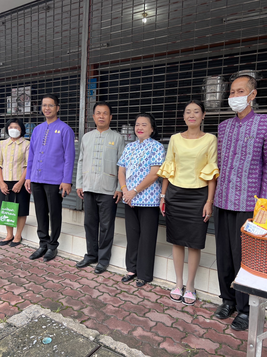 …พช.นครนายก ร่วมตักบาตรข้าวสารอาหารแห้ง และเครื่องอุปโภคบริโภค