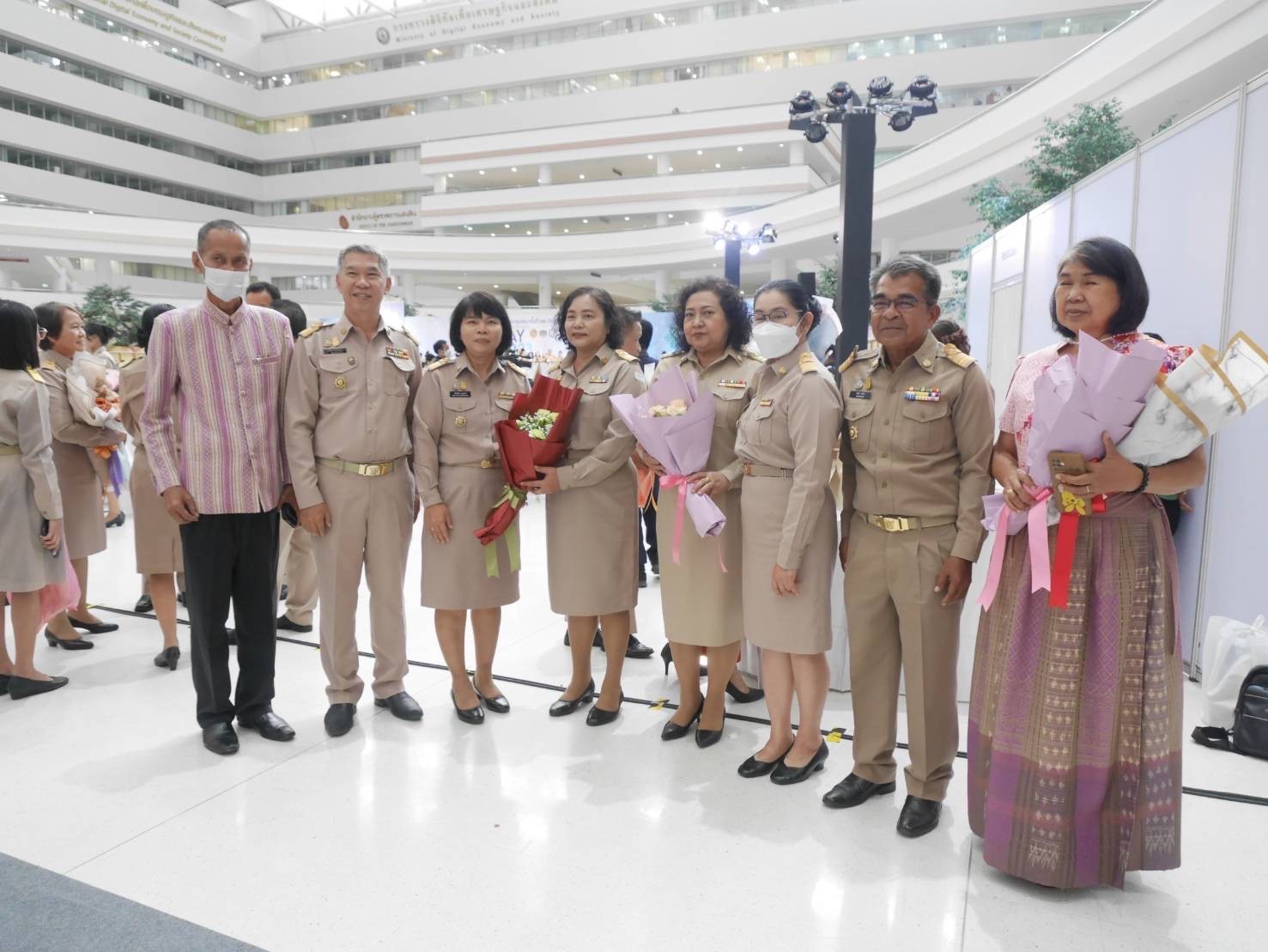 …พช.นครนายก ร่วมแสดงความยินดีกับข้าราชการและลูกจ้างประจำที่ครบเกษียณอายุราชการ ประจำปีงบประมาณ พ.ศ. 2566 ในงานแสดงผลสำเร็จของการพัฒนา วันพัฒนาชุมชน ครั้งที่ 12  ปี 2566 (CD DAY 2023)