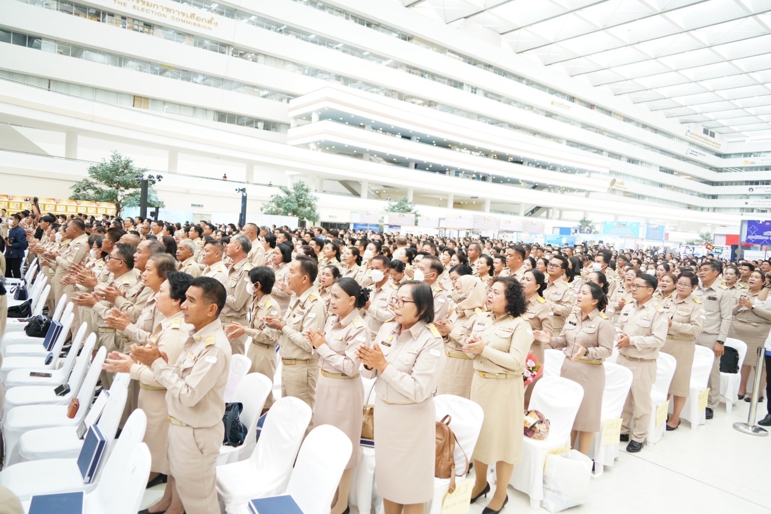 …พช.นครนายก ร่วมแสดงความยินดีกับข้าราชการและลูกจ้างประจำที่ครบเกษียณอายุราชการ ประจำปีงบประมาณ พ.ศ. 2566 ในงานแสดงผลสำเร็จของการพัฒนา วันพัฒนาชุมชน ครั้งที่ 12  ปี 2566 (CD DAY 2023)