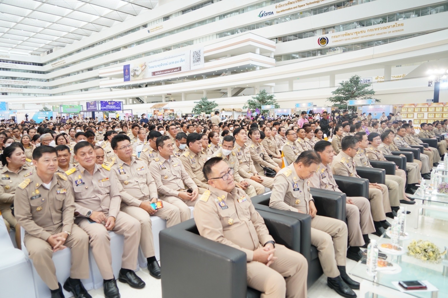 …พช.นครนายก ร่วมแสดงความยินดีกับข้าราชการและลูกจ้างประจำที่ครบเกษียณอายุราชการ ประจำปีงบประมาณ พ.ศ. 2566 ในงานแสดงผลสำเร็จของการพัฒนา วันพัฒนาชุมชน ครั้งที่ 12  ปี 2566 (CD DAY 2023)