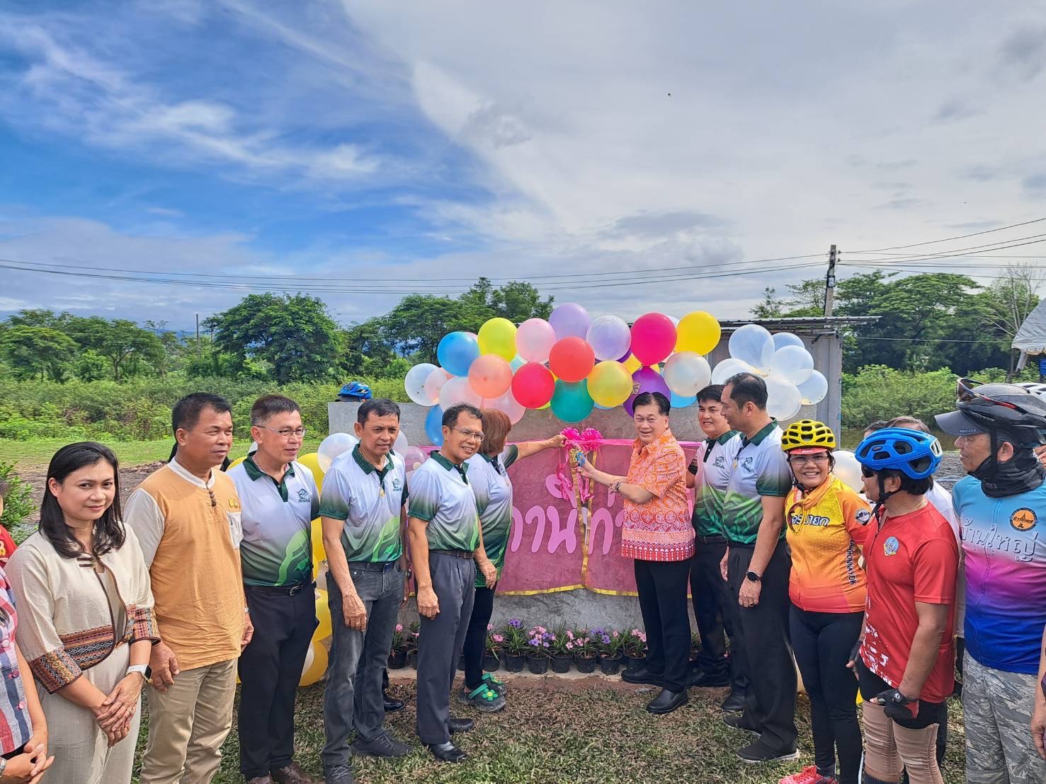 …พช.นครนายก ร่วมเปิดตลาดสถานีท่าช้าง เพื่อส่งเสริมการกระตุ้นทางเศรษฐกิจของชุมชน ของวิสาหกิจชุมชนจังหวัดนครนายก