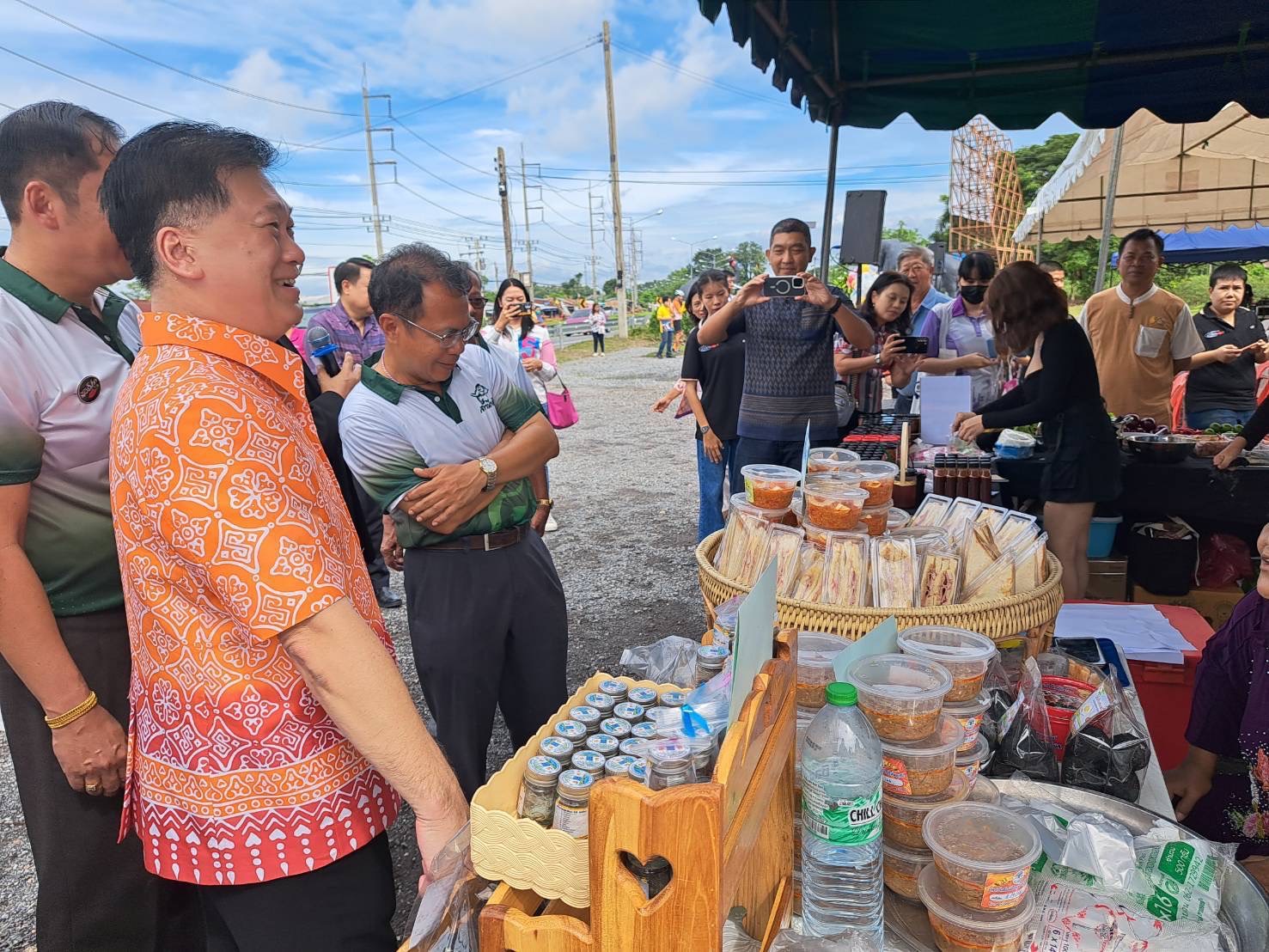 …พช.นครนายก ร่วมเปิดตลาดสถานีท่าช้าง เพื่อส่งเสริมการกระตุ้นทางเศรษฐกิจของชุมชน ของวิสาหกิจชุมชนจังหวัดนครนายก