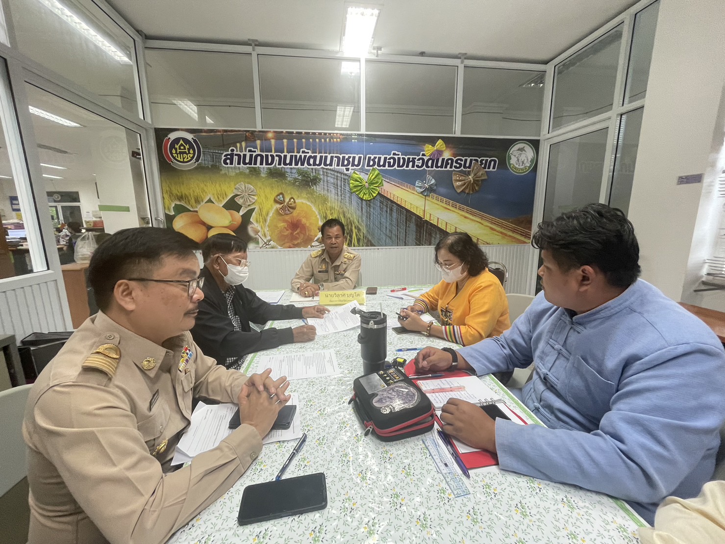 …พจ.นครนายกประชุมเตรียมความพร้อมในการจัดพิธีมอบเงินพระราชทานขวัญถุงกองทุนแม่ของแผ่นดินจังหวัดนครนายก ปี 2566