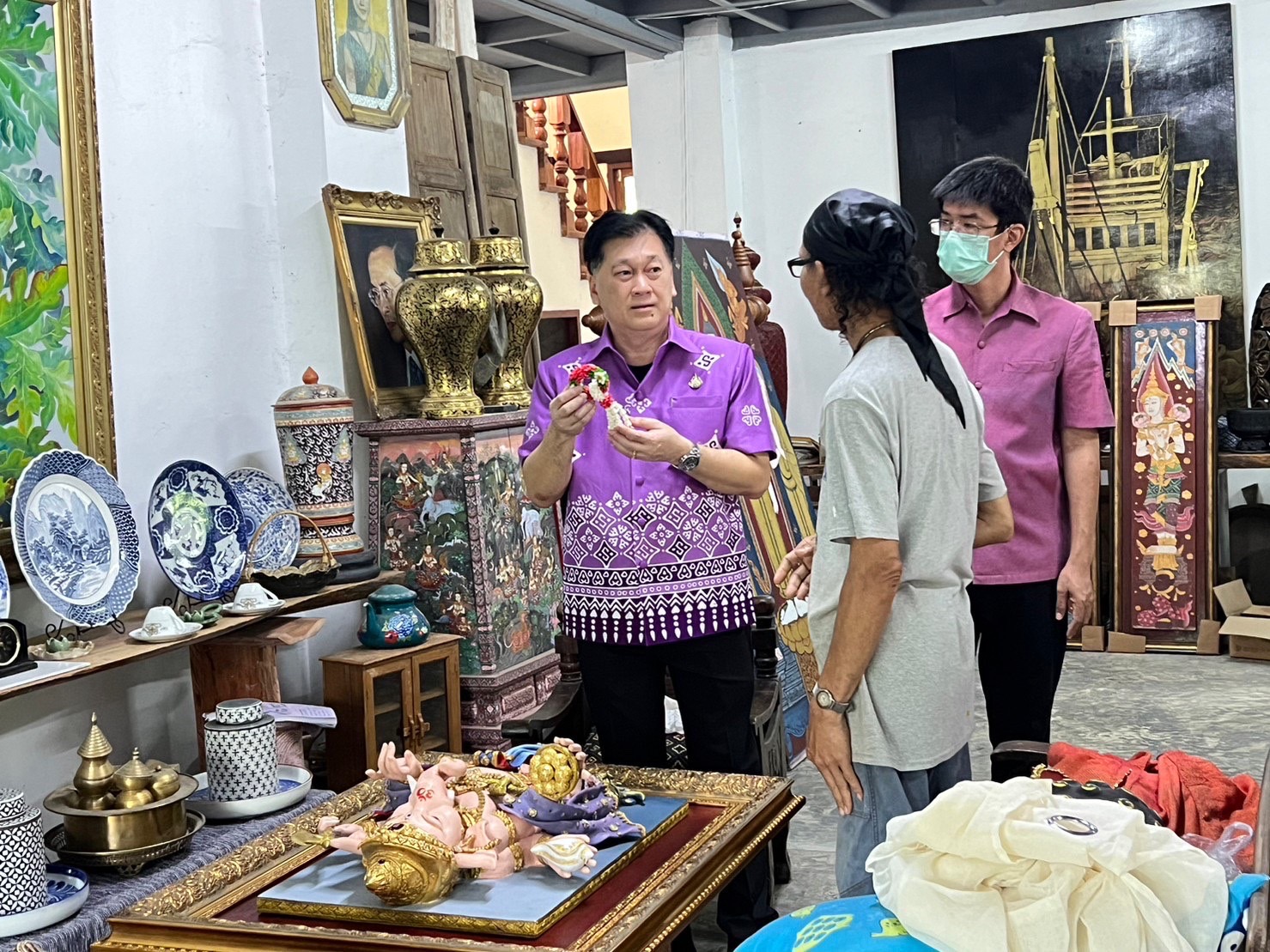 …พ่อเมืองนครนายก ลงพื้นที่ให้กำลังใจ ศิลปิน OTOP จังหวัดนครนายก