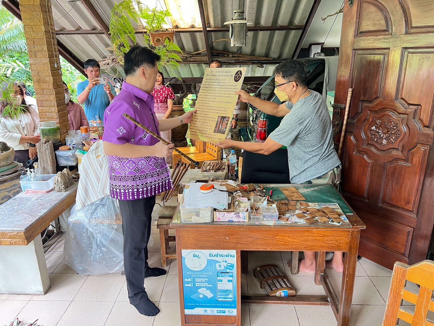 …พ่อเมืองนครนายก ลงพื้นที่ให้กำลังใจ ศิลปิน OTOP จังหวัดนครนายก