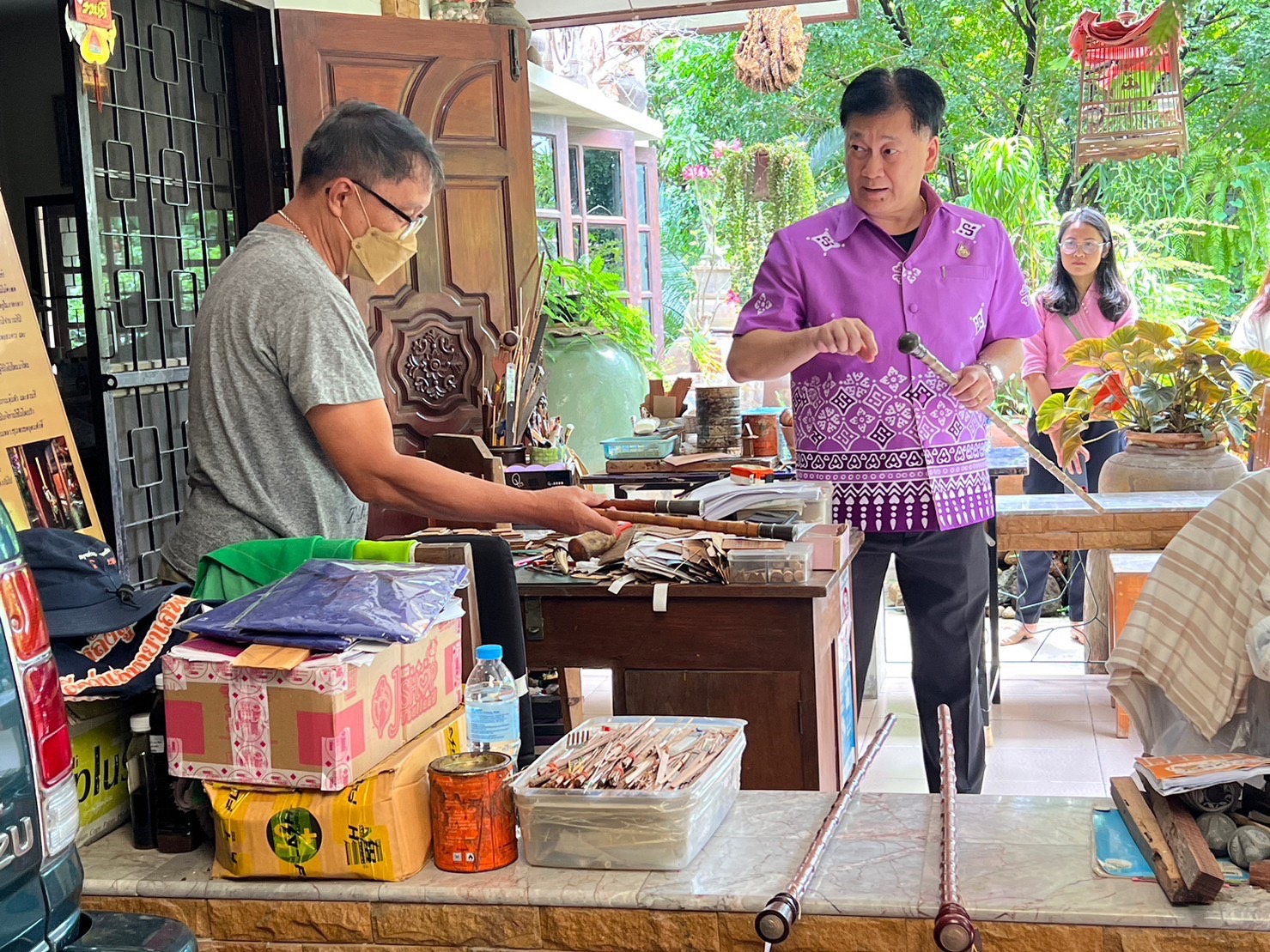 …พ่อเมืองนครนายก ลงพื้นที่ให้กำลังใจ ศิลปิน OTOP จังหวัดนครนายก