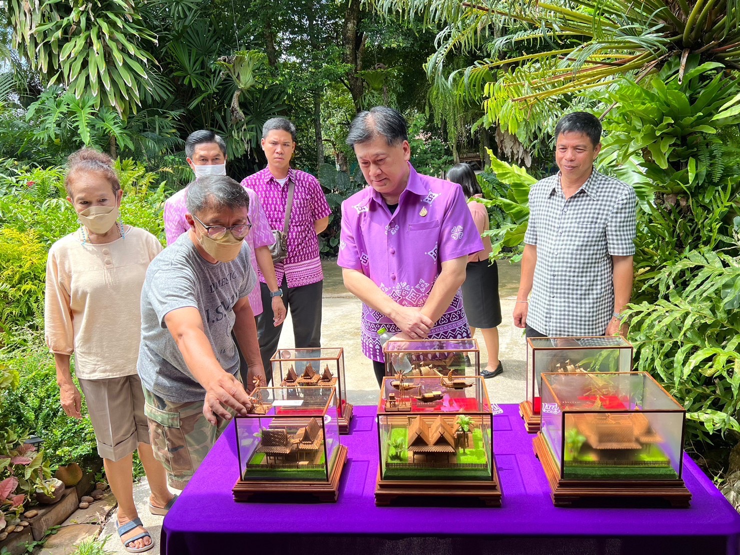 …พ่อเมืองนครนายก ลงพื้นที่ให้กำลังใจ ศิลปิน OTOP จังหวัดนครนายก