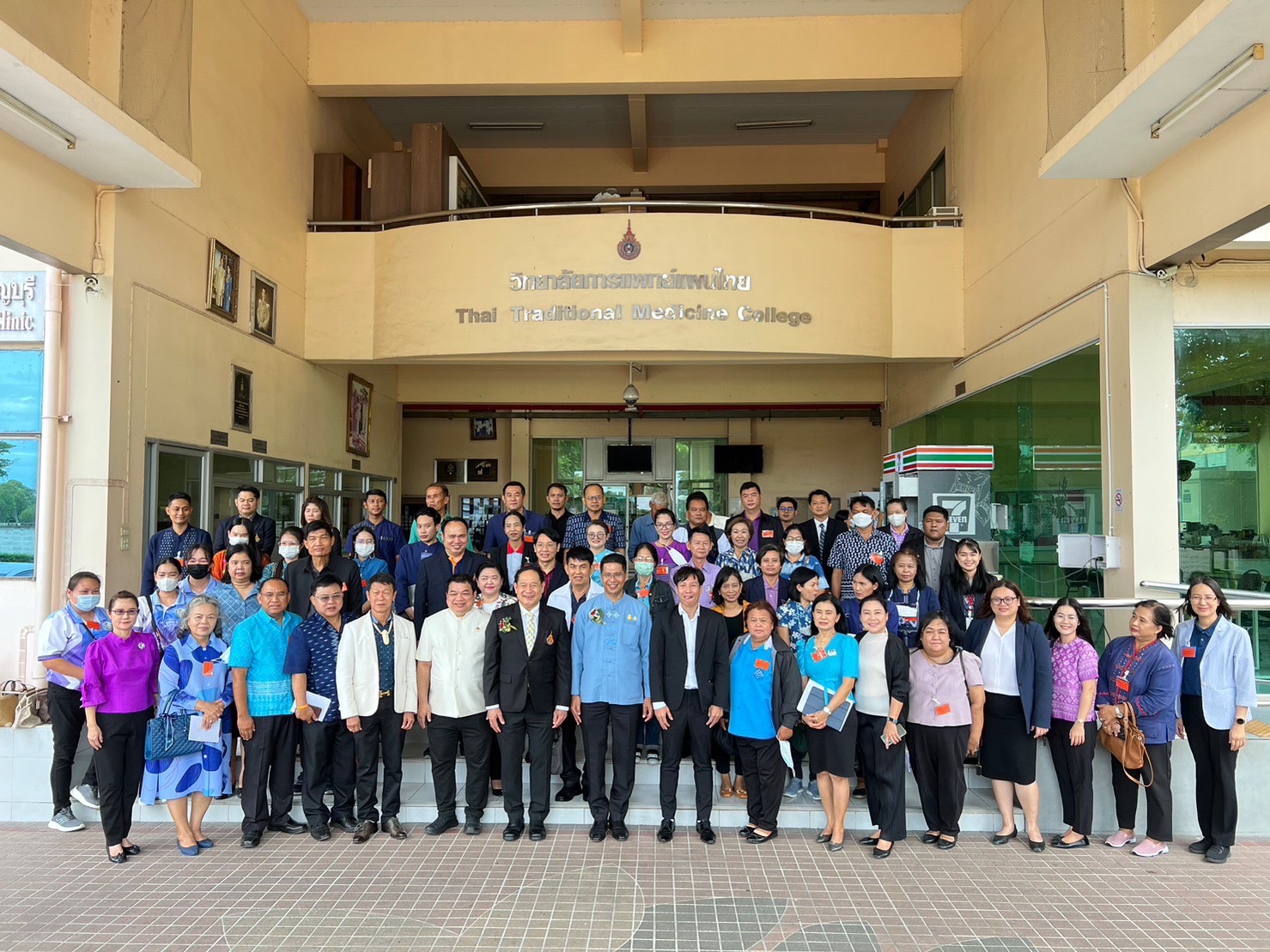 …พช.นครนายก ร่วมศึกษาเยี่ยมชมกิจกรรมการเรียนการสอนของมหาวิทยาลัยเทคโนโลยีราชมงคลธัญบุรี