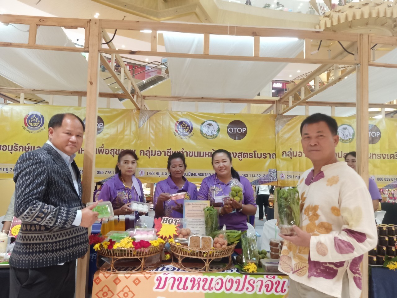 …พช.นครนายก ร่วมเยี่ยมชมและให้กำลังใจ ผู้ผลิต ผู้ประกอบการ OTOP ในโครงการพัฒนาการผลิตสินค้าเกษตรปลอดภัย/เกษตรอินทรีย์ และส่งเสริมวิสาหกิจชุมชนเพื่อเพิ่มมูลค่าผลผลิต