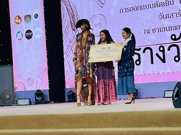 …พช.นครนายก เข้าร่วมกิจกรรมแฟชั่นโชว์ การออกแบบตัดเย็บ “ผ้าไทยใส่ให้สนุก” ระดับประเทศ