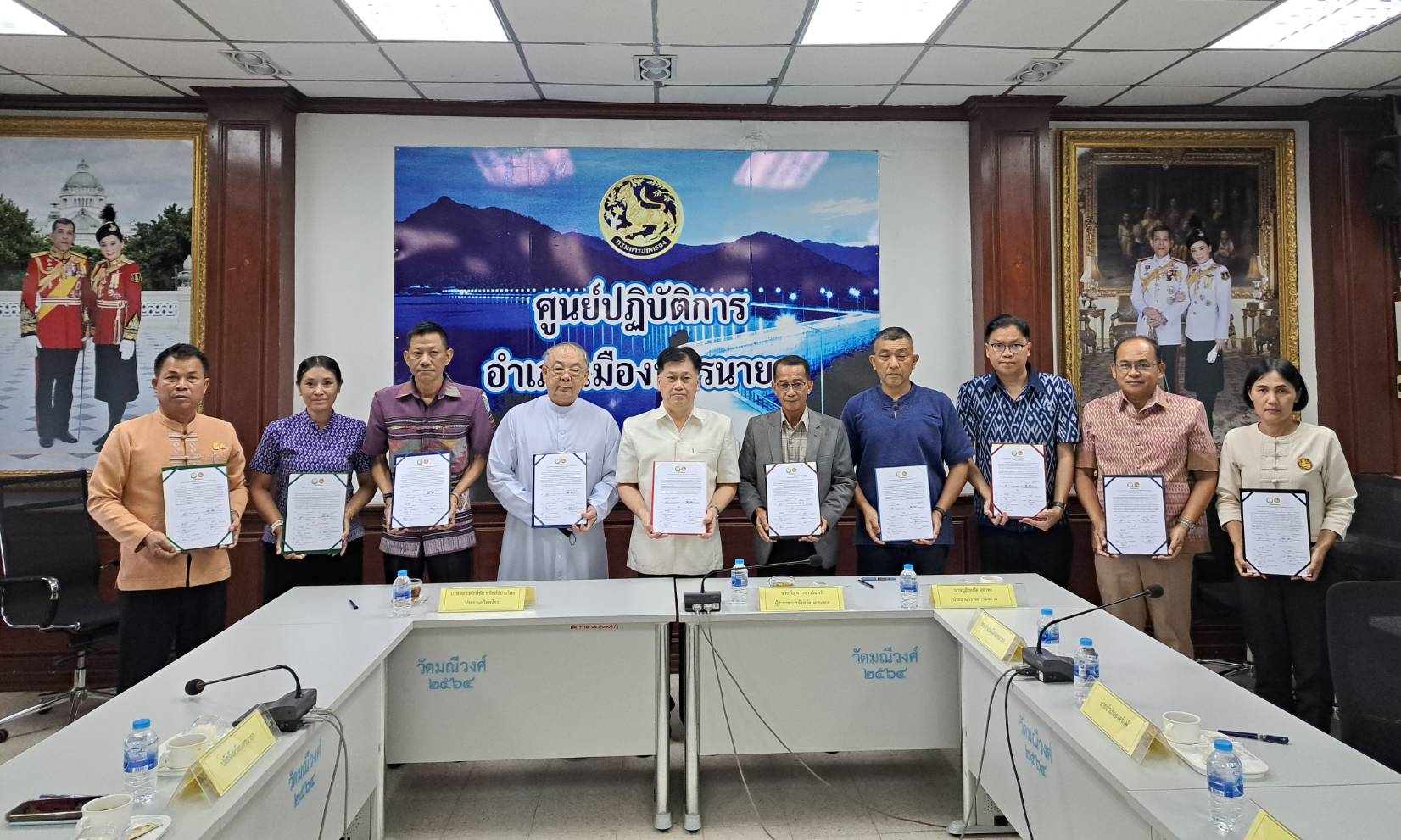 …พช.นครนายก ร่วมลงนามบันทึกข้อตกลงตามโครงการสร้างความปรองดองสมานฉันท์ โดยใช้หลักธรรมทางพระพุทธศาสนา “หมู่บ้านรักษาศีล 5 ขยายผลสู่หมู่บ้านศีลธรรม”