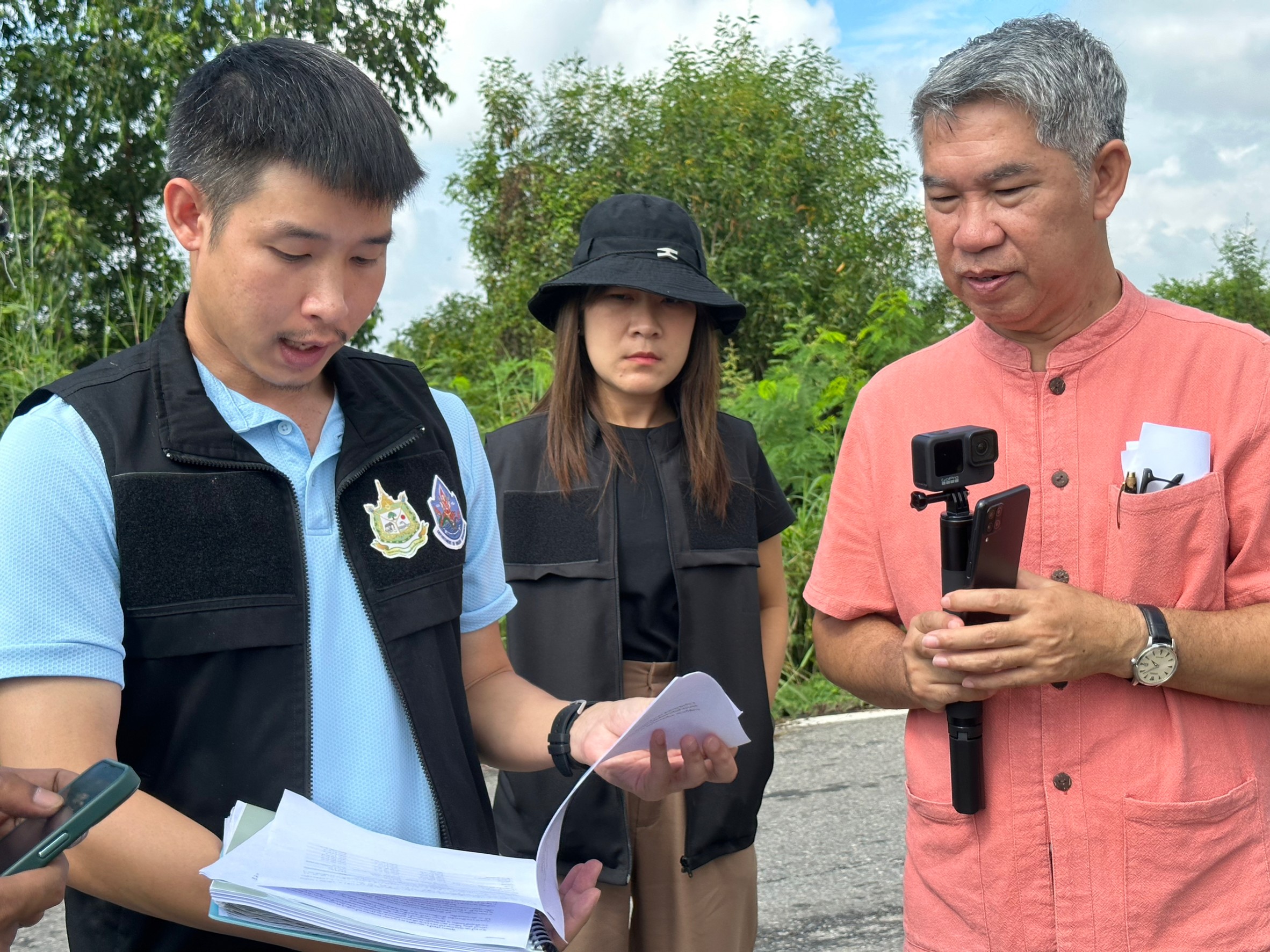 พช.นครนายก ร่วมลงพื้นที่สนับสนุนการตรวจสอบคุณภาพน้ำบริเวณทุ่งบางกะชา ตำบลบางลูกเสือ อำเภอองครักษ์ จังหวัดนครนายก