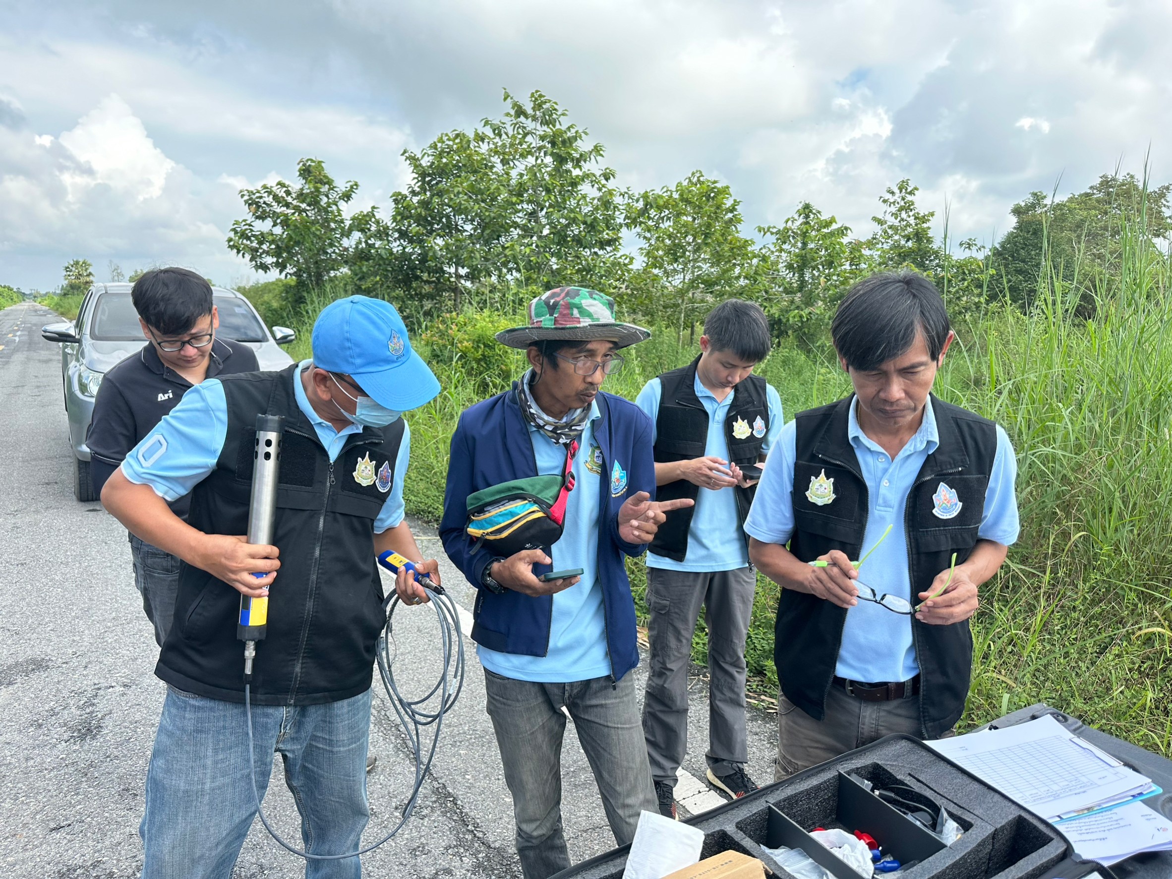 พช.นครนายก ร่วมลงพื้นที่สนับสนุนการตรวจสอบคุณภาพน้ำบริเวณทุ่งบางกะชา ตำบลบางลูกเสือ อำเภอองครักษ์ จังหวัดนครนายก