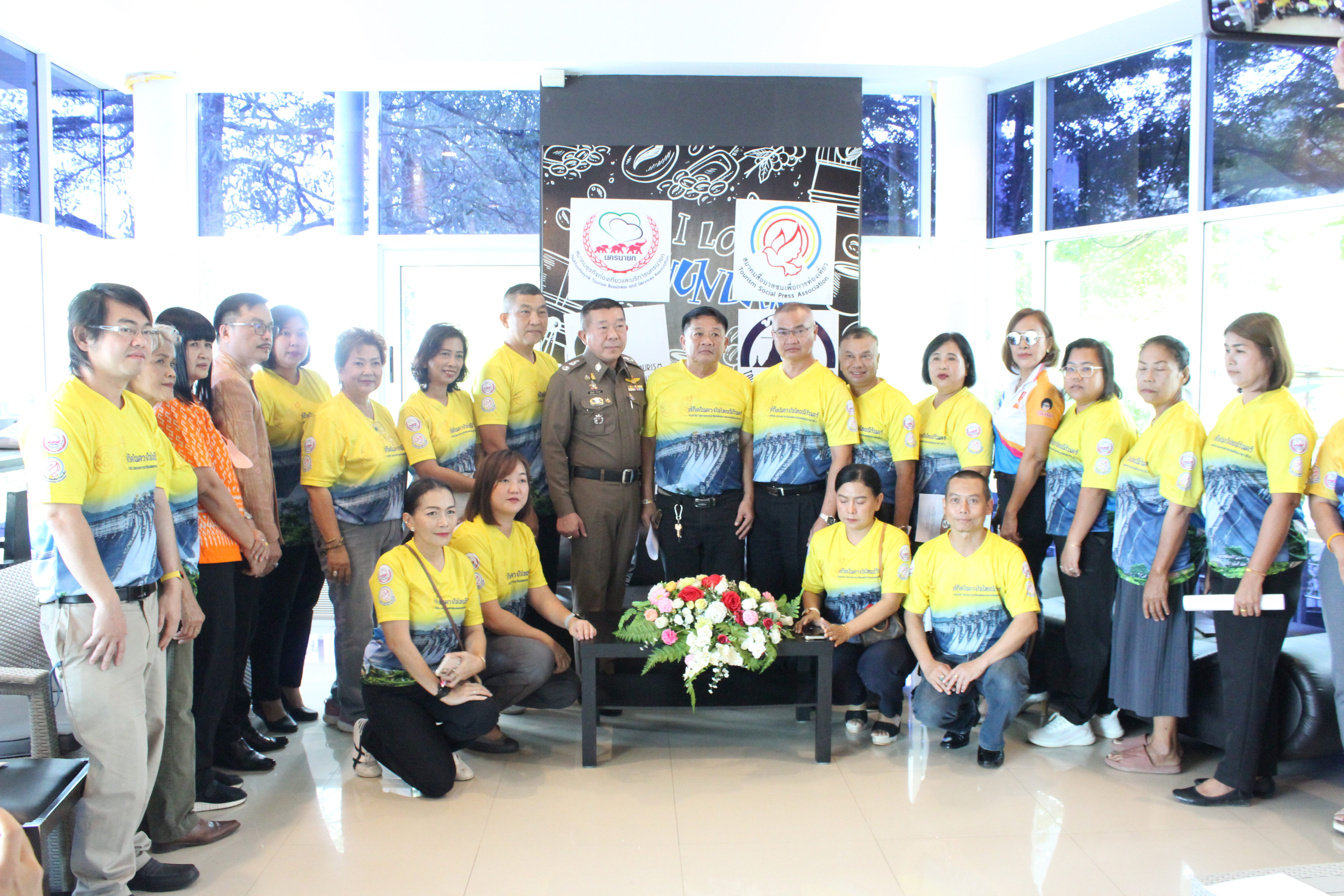 พช.นครนายก ร่วมงานแถลงข่าวการจัดงานประเพณีใส่บาตรเพื่อพ่อ ประจำปี 2566