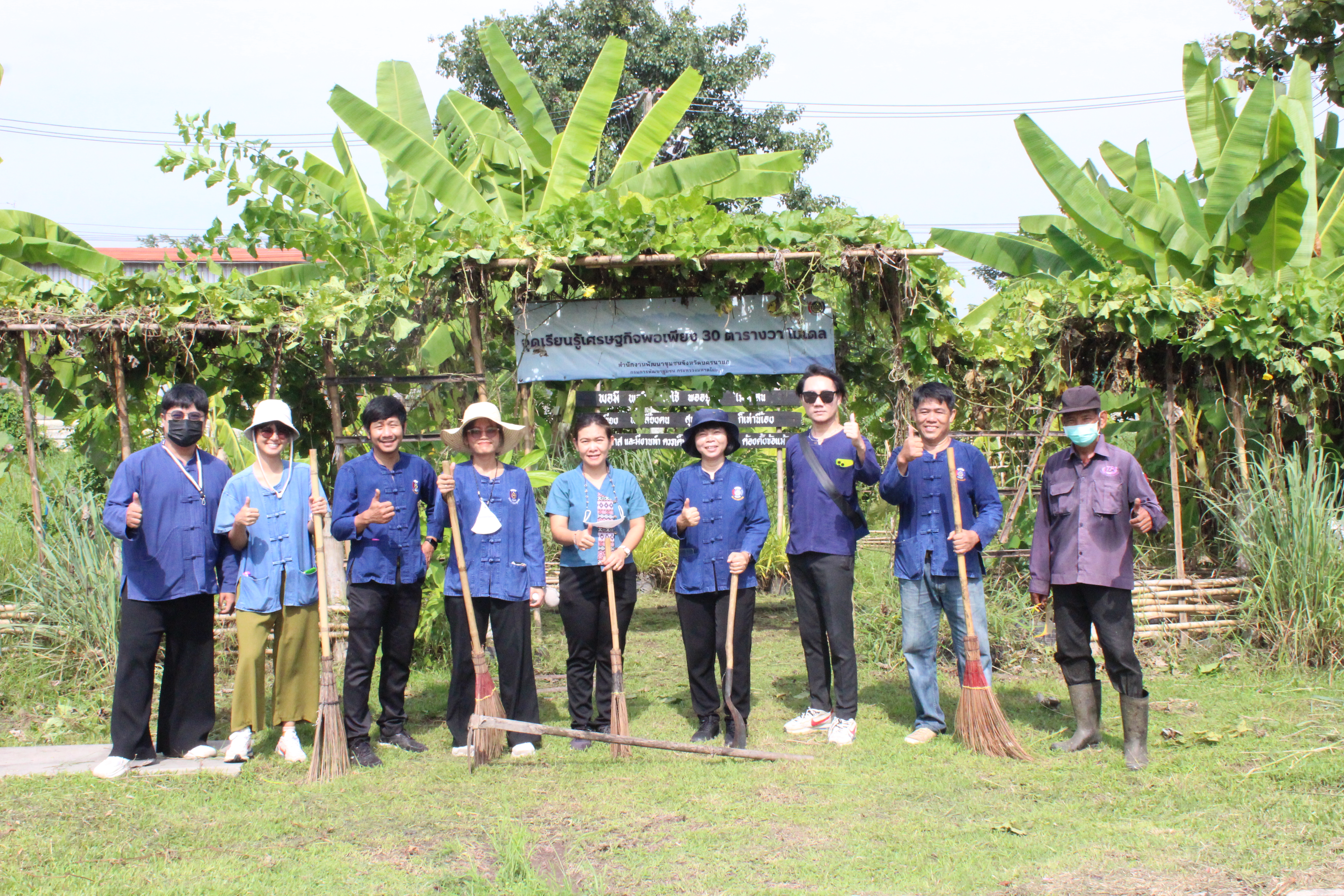 …พช.นครนายก ร่วมจิตอาสาปรับปรุงภูมิทัศน์ “จุดเรียนรู้เศรษฐกิจพอเพียง 30 ตารางวา โมเดล” และ “จวนผู้ว่าราชการจังหวัดนครนายก”