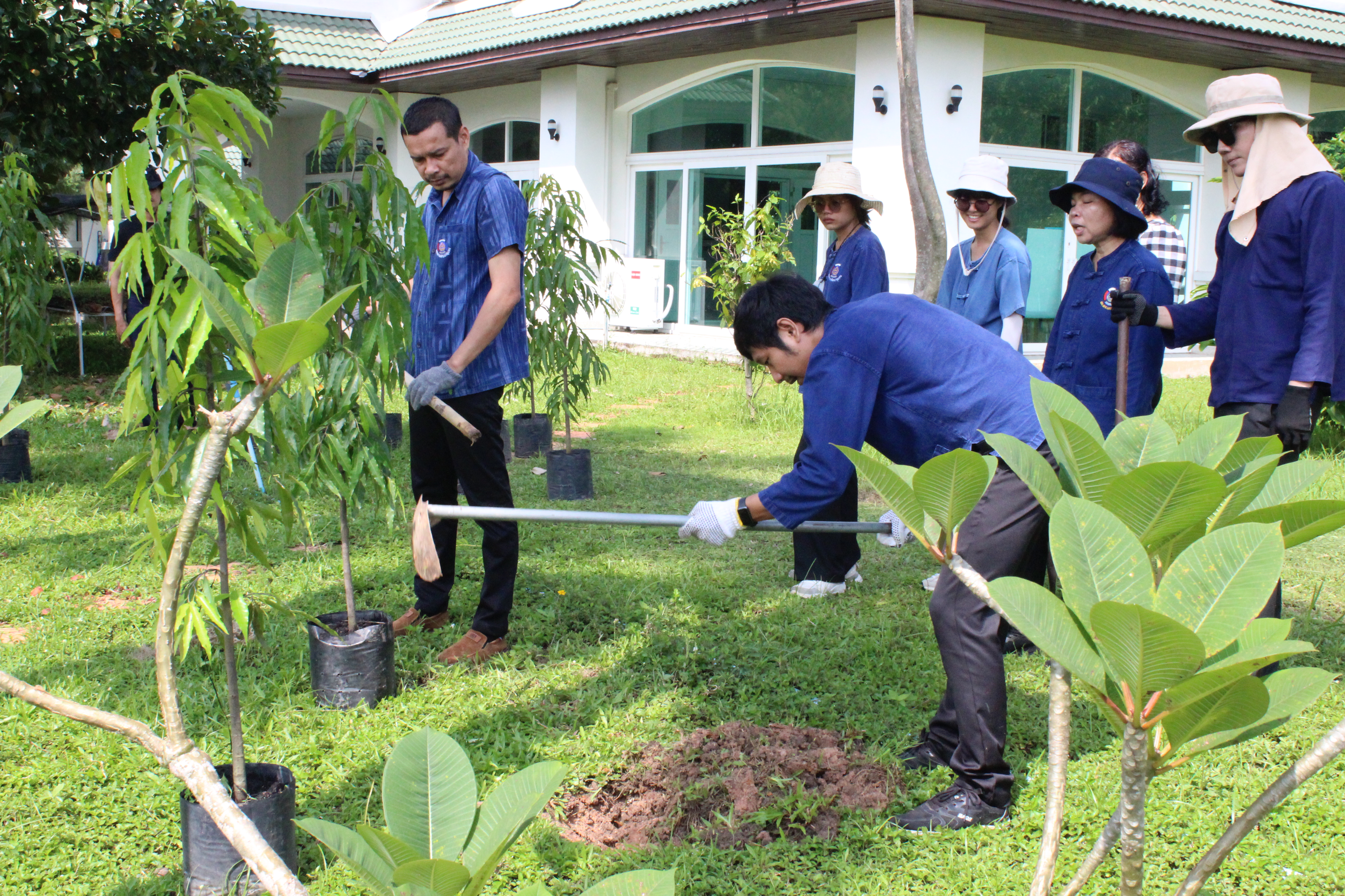 …พช.นครนายก ร่วมจิตอาสาปรับปรุงภูมิทัศน์ “จุดเรียนรู้เศรษฐกิจพอเพียง 30 ตารางวา โมเดล” และ “จวนผู้ว่าราชการจังหวัดนครนายก”