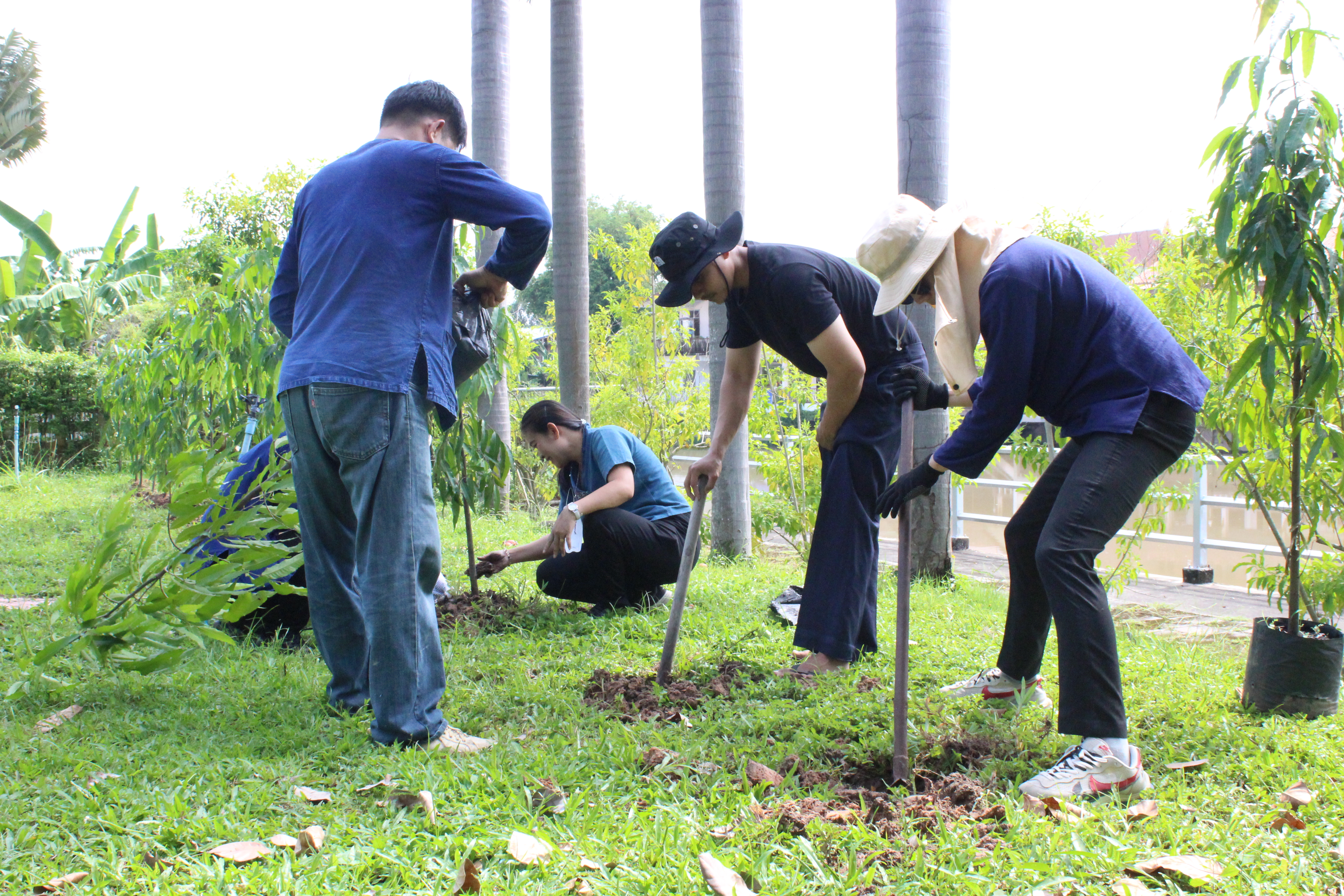 …พช.นครนายก ร่วมจิตอาสาปรับปรุงภูมิทัศน์ “จุดเรียนรู้เศรษฐกิจพอเพียง 30 ตารางวา โมเดล” และ “จวนผู้ว่าราชการจังหวัดนครนายก”