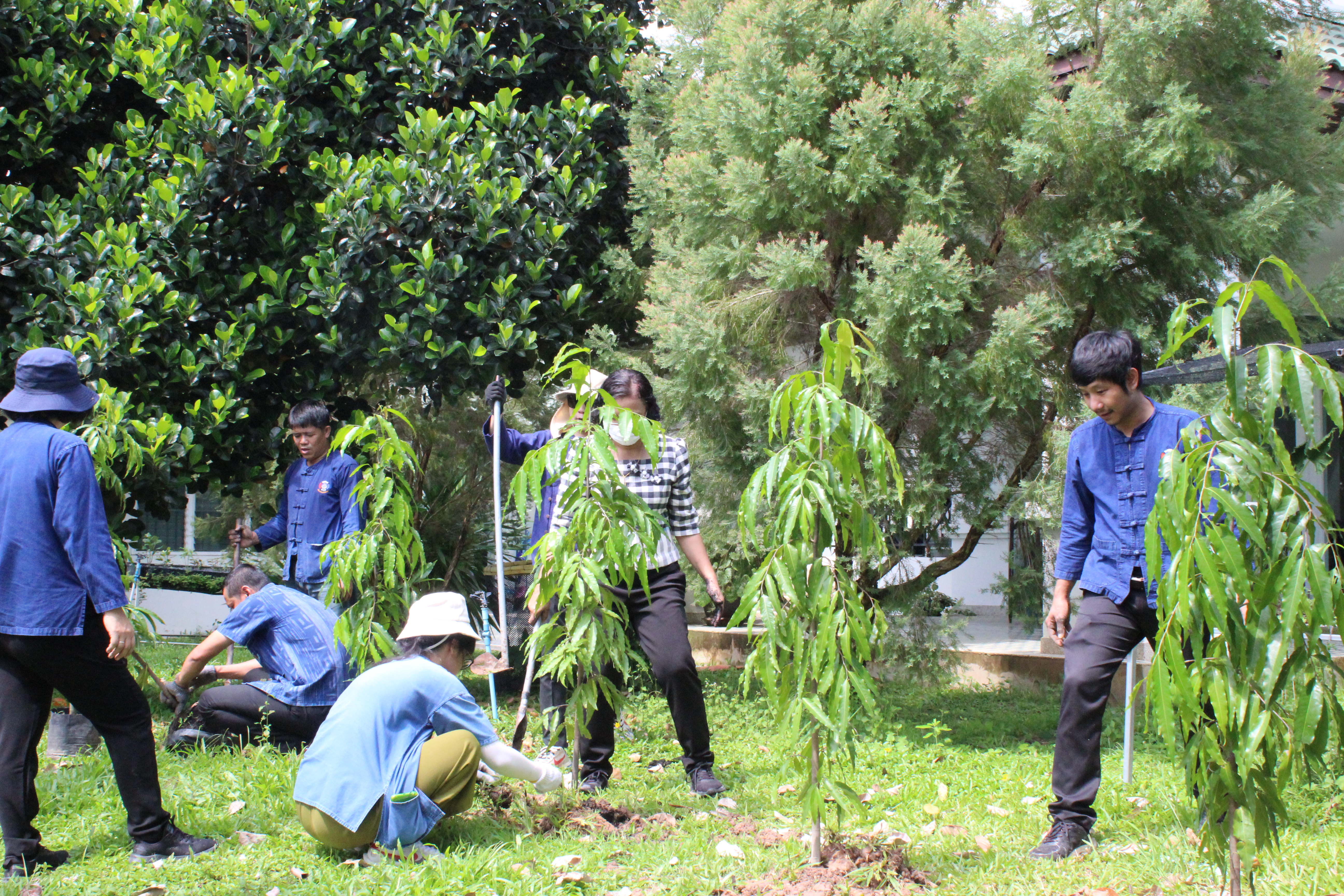 …พช.นครนายก ร่วมจิตอาสาปรับปรุงภูมิทัศน์ “จุดเรียนรู้เศรษฐกิจพอเพียง 30 ตารางวา โมเดล” และ “จวนผู้ว่าราชการจังหวัดนครนายก”