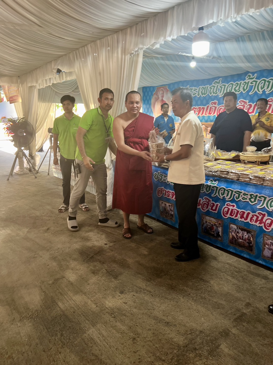 …พช.นครนายก ร่วมประเพณีกวนข้าวกระยาสาร์ท สาร์ทเดือนสิบ ณ วัดมณีวงศ์ ตำบลดงละคร อำเภอเมืองนครนายก จังหวัดนครนายก