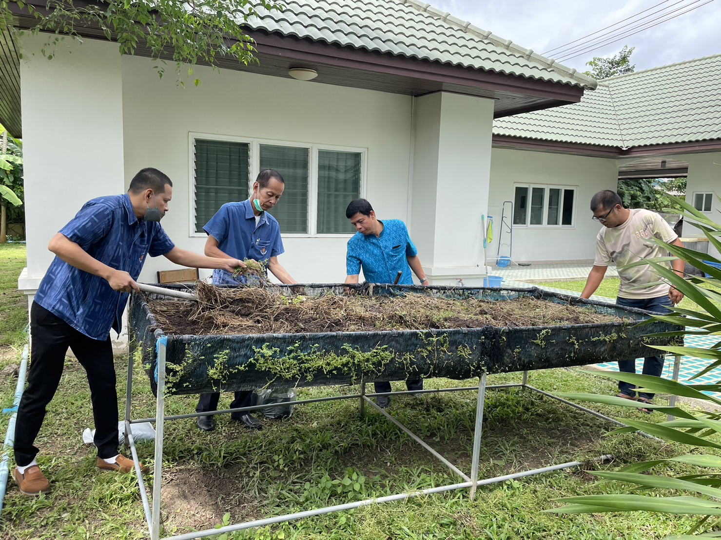 พช.ลงพื้นที่ปรับปรุง “ที่ว่างสร้างอาหาร” ณ จวนผู้ว่าราชการจังหวัดนครนายก