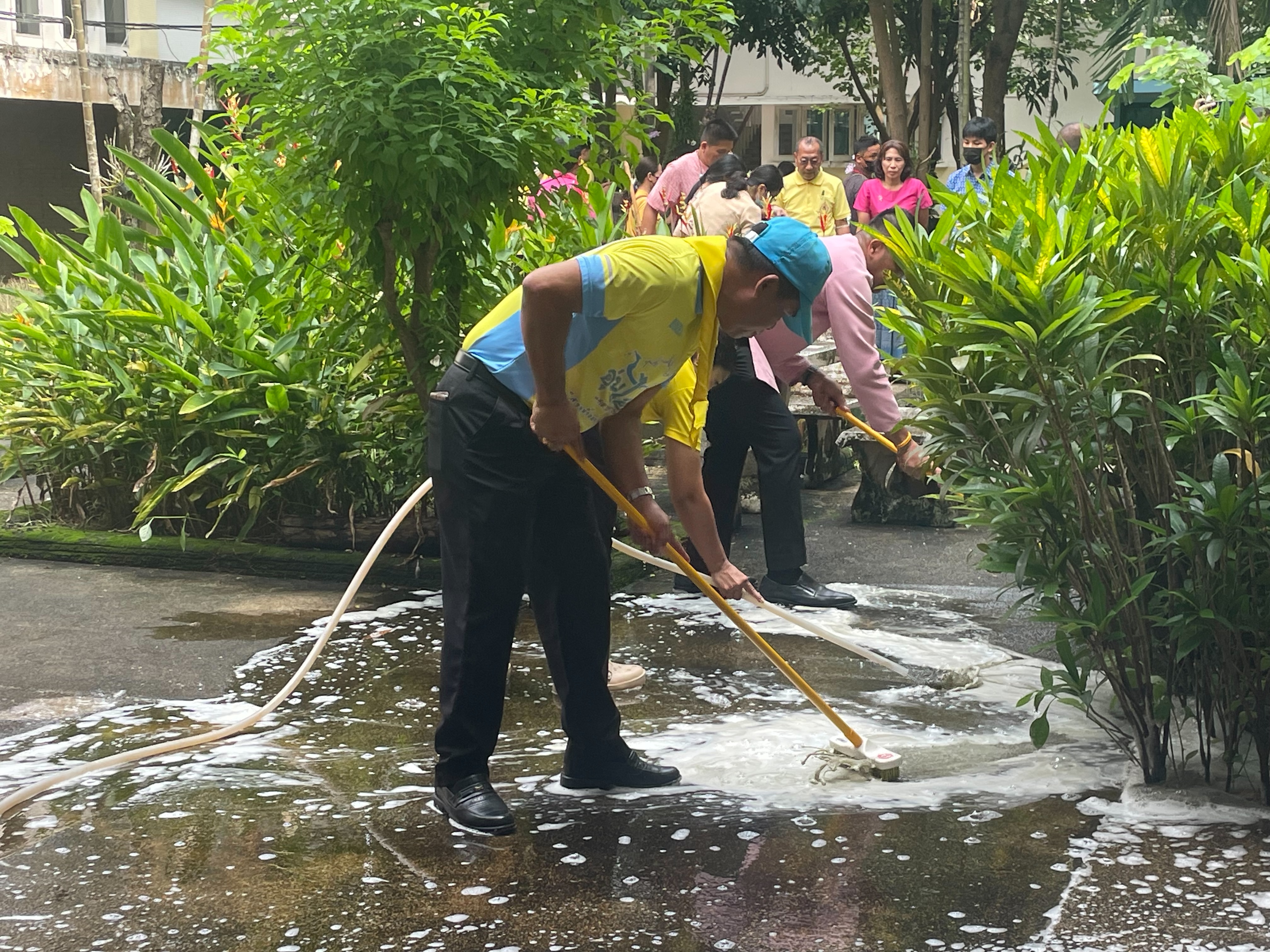 …พช.นครนายก ร่วมกิจกรรมจิตอาสาเพื่อปรับปรุงภูมิทัศน์บริเวณพื้นที่ส่วนกลางศาลากลางจังหวัดนครนายก