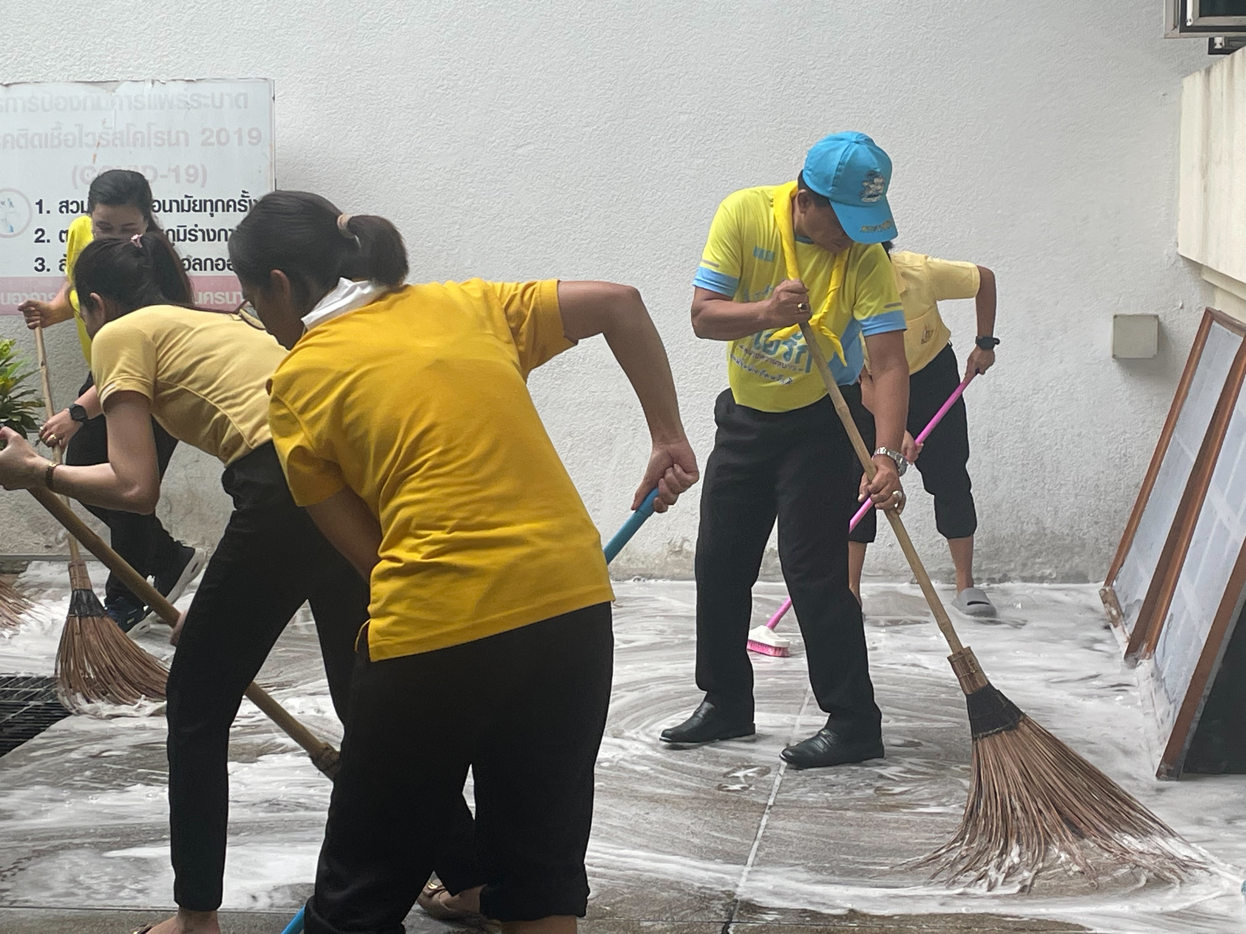 …พช.นครนายก ร่วมกิจกรรมจิตอาสาเพื่อปรับปรุงภูมิทัศน์บริเวณพื้นที่ส่วนกลางศาลากลางจังหวัดนครนายก