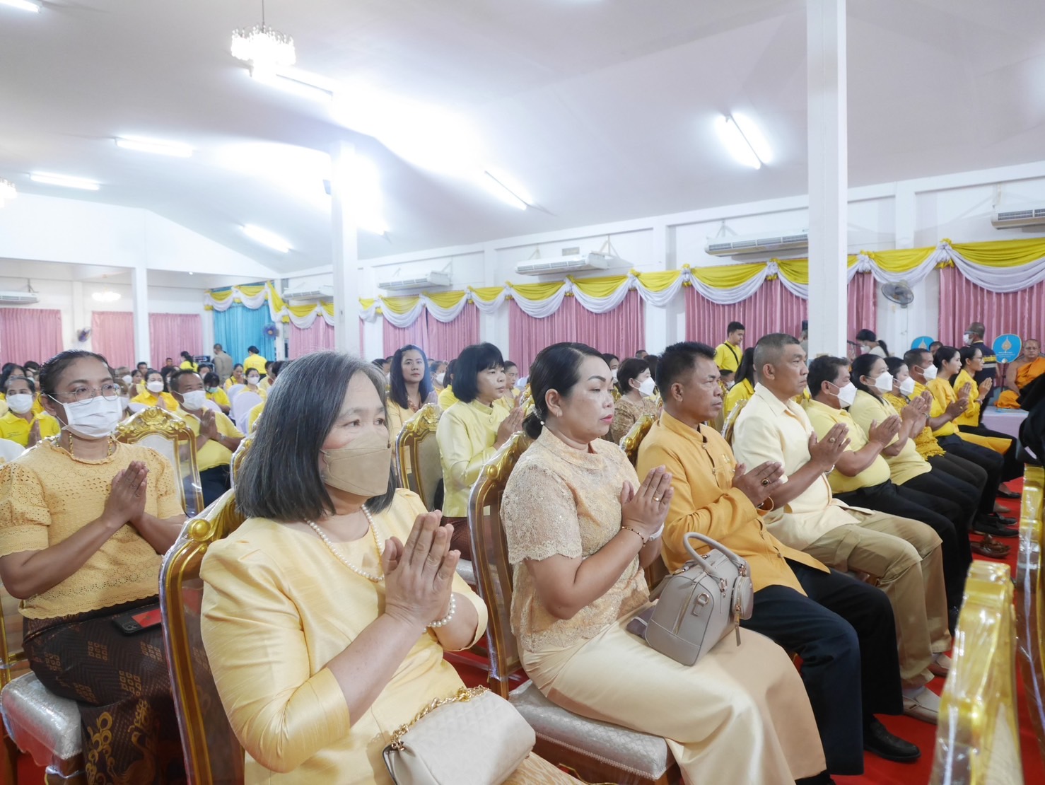 …พช.นครนายก ร่วมพิธีสวดพระพุทธมนต์ถวายเป็นพระราชกุศลเนื่องใน “วันนวมินทรมหาราช” พระบาทสมเด็จพระบรมชนกาธิเบศร มหาภูมิพลอดุลยเดชมหาราช บรมนาถบพิตร