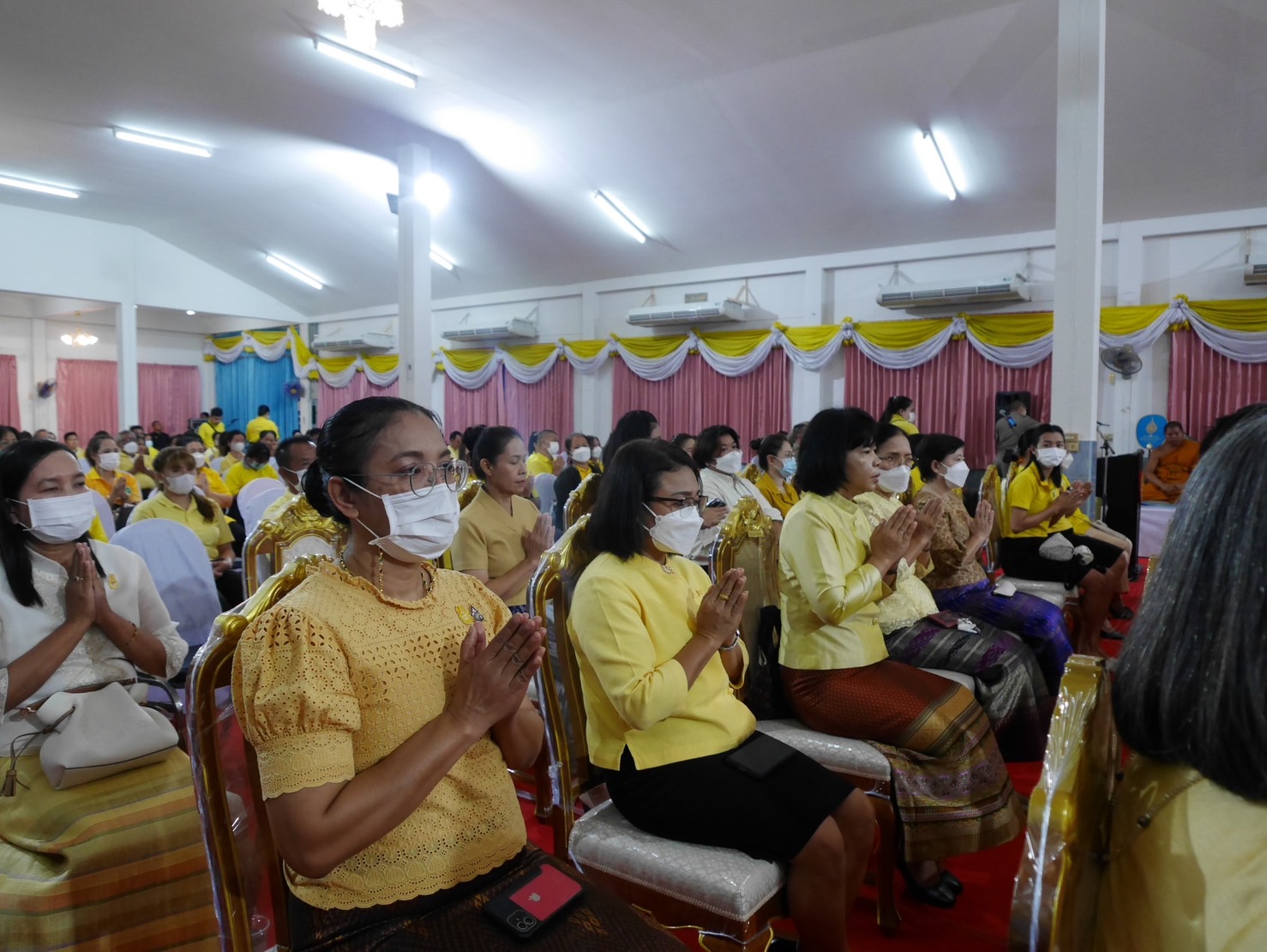 …พช.นครนายก ร่วมพิธีสวดพระพุทธมนต์ถวายเป็นพระราชกุศลเนื่องใน “วันนวมินทรมหาราช” พระบาทสมเด็จพระบรมชนกาธิเบศร มหาภูมิพลอดุลยเดชมหาราช บรมนาถบพิตร