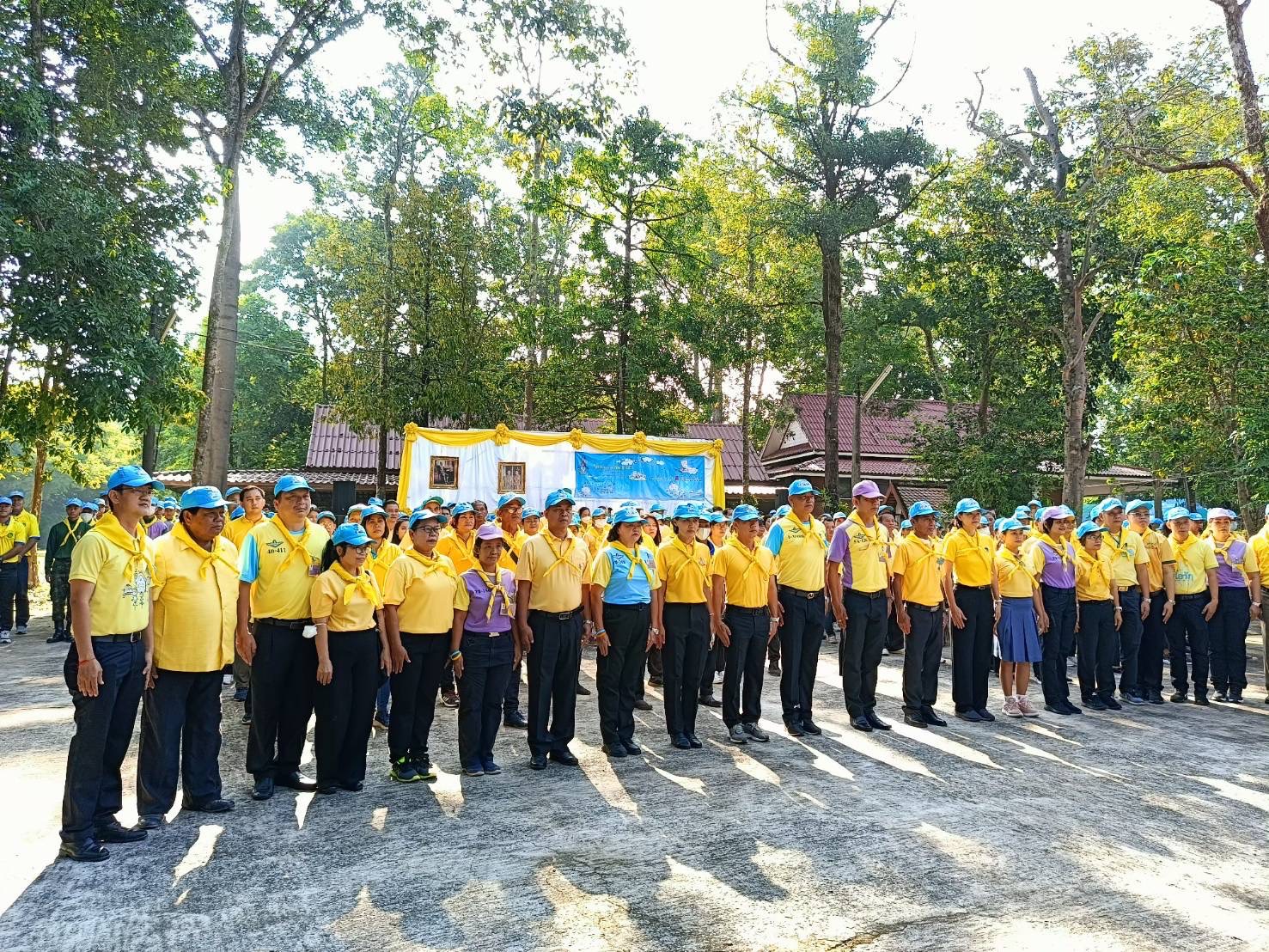 …พช.นครนายก : พัฒนาการจังหวัดนครนายก นำทีมพัฒนาชุมชนร่วมกิจกรรมจิตอาสาบำเพ็ญสาธารณประโยชน์ และบำเพ็ญสาธารณกุศล เนื่องในวันคล้ายวันพระบรมราชสมภพพระบาทสมเด็จพระปรเมนทรมหามงกุฎพระจอมเกล้าเจ้าอยู่หัว 18 ตุลาคม 2566