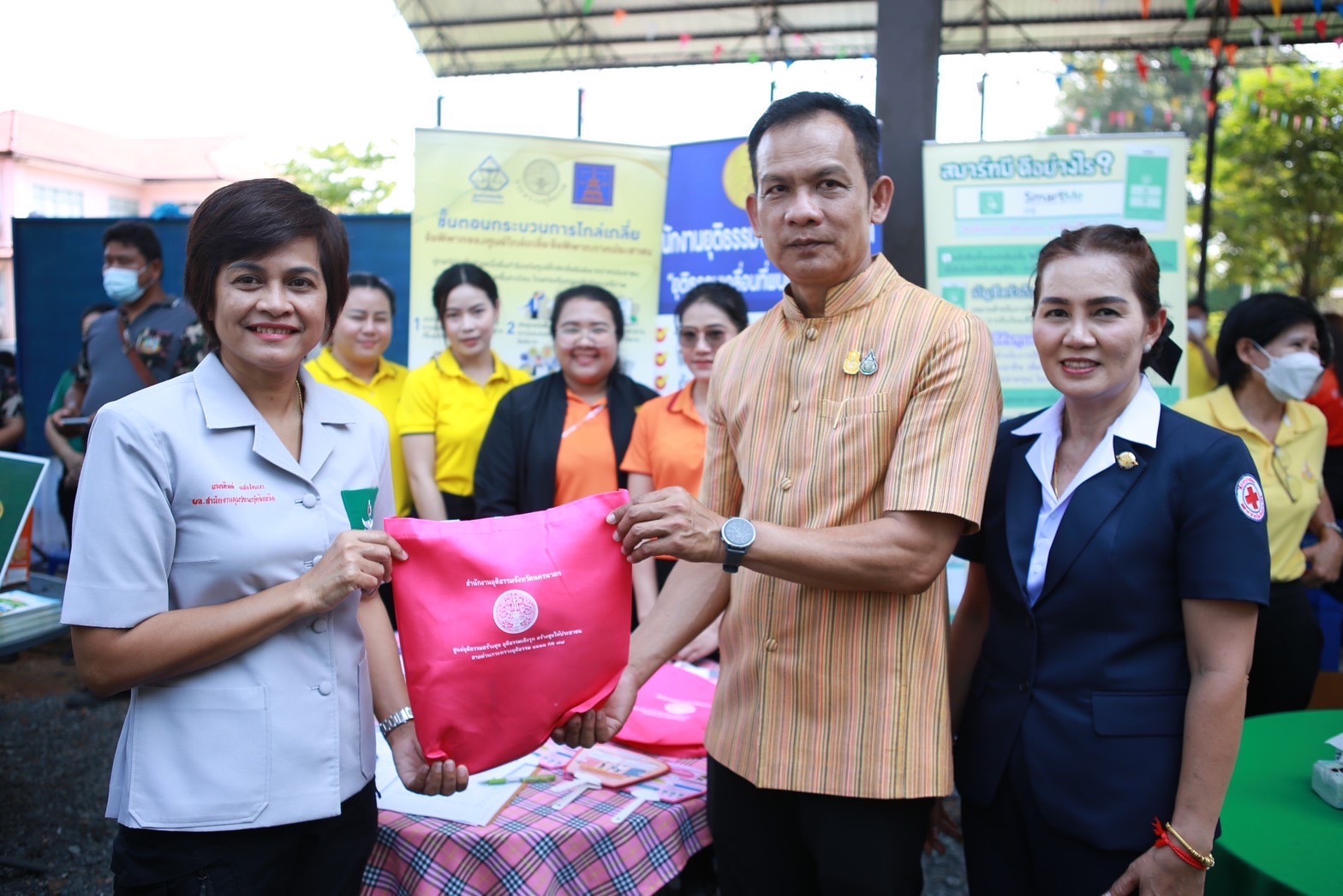 …พช.นครนายก : พัฒนาการจังหวัดนครนายกนำทีมพัฒนาชุมชนจังหวัด/สพอ.ปากพลี ร่วมโครงการ “หน่วยบำบัดทุกข์ บำรุงสุข สร้างรอยยิ้มและความปรองดองสมานฉันท์ให้ประชาชนจังหวัดนครนายก” และหน่วยแพทย์เคลื่อนที่ฯ ครั้งที่ 1/2567