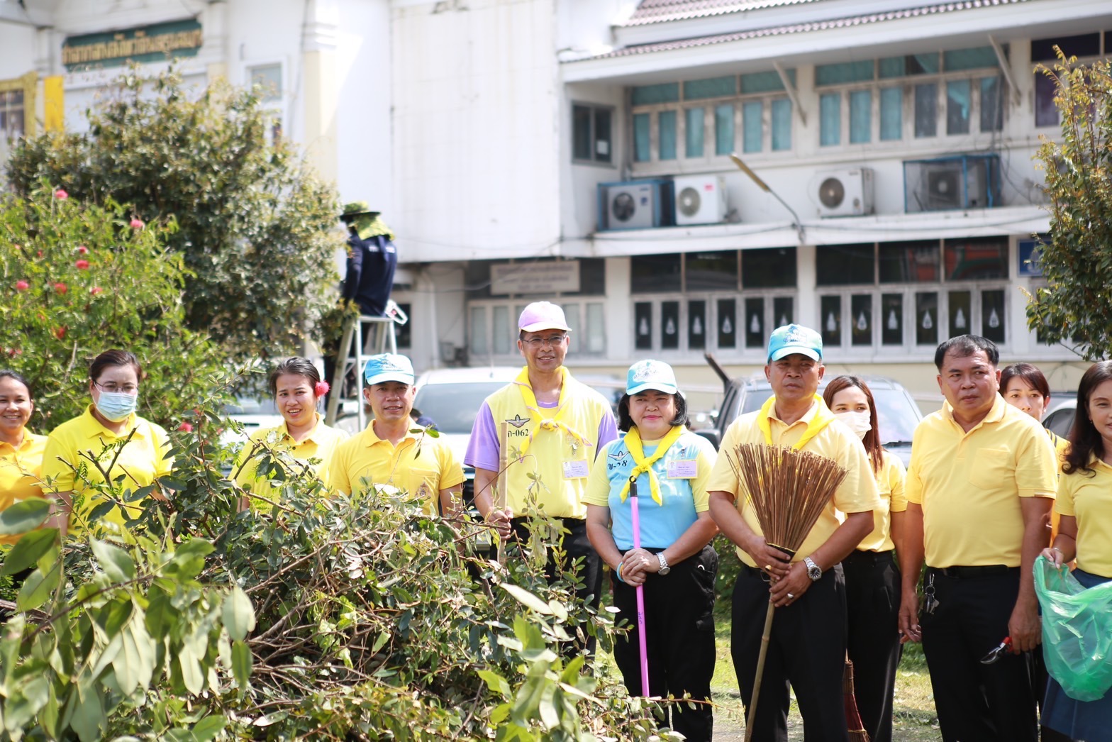 …พช.นครนายก ร่วมกิจกรรมจิตอาสาเพื่อปรับปรุงภูมิทัศน์บริเวณศาลากลางจังหวัดนครนายก