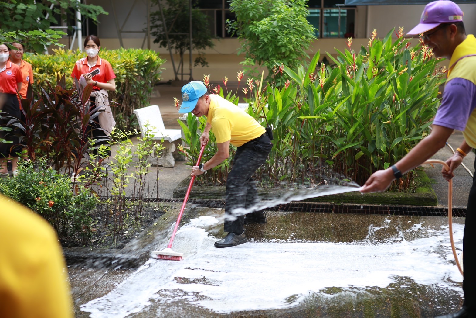 …พช.นครนายก ร่วมกิจกรรมจิตอาสาเพื่อปรับปรุงภูมิทัศน์บริเวณศาลากลางจังหวัดนครนายก