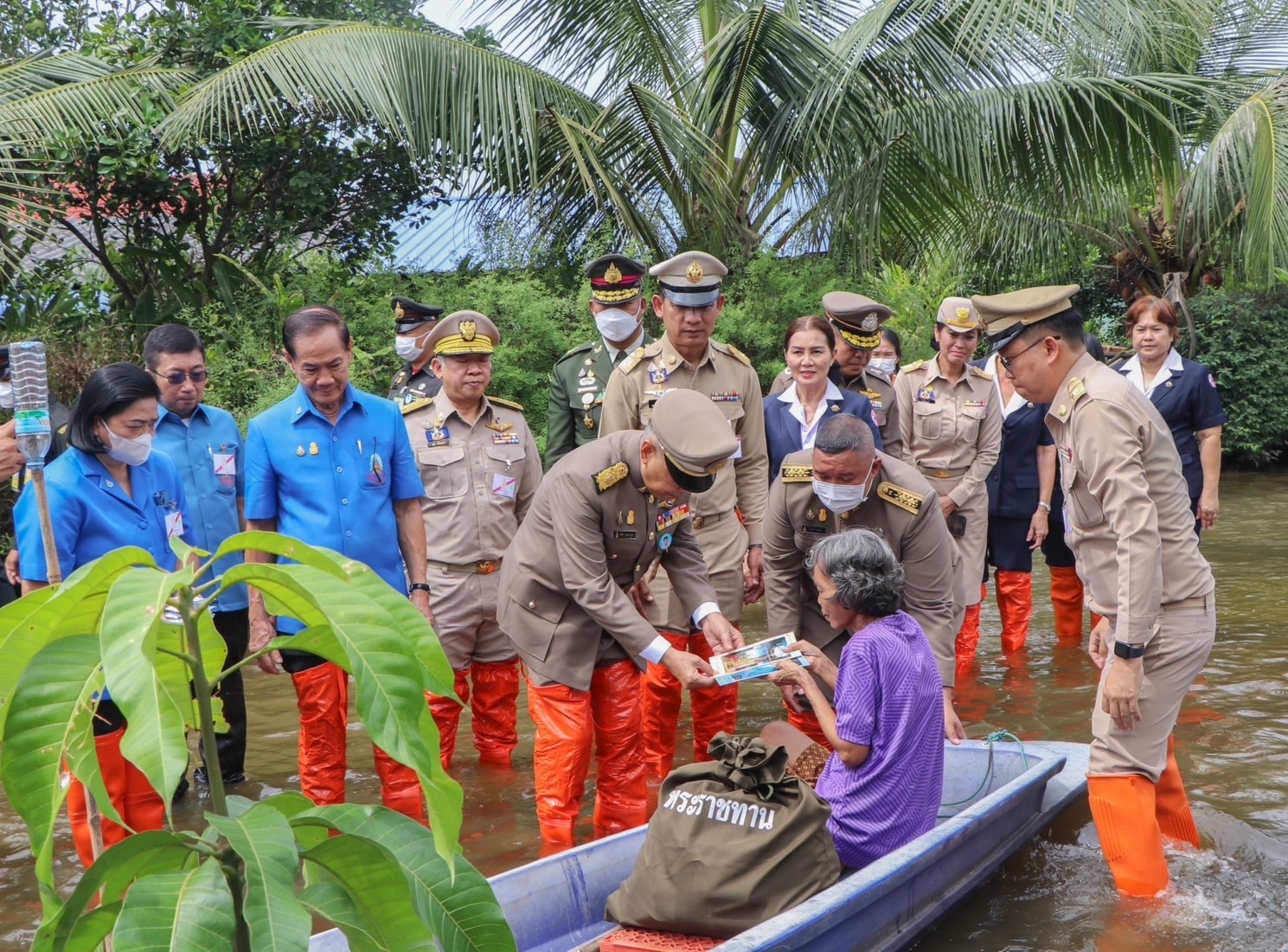 …พช.นครนายก ร่วมพิธีมอบสิ่งของพระราชทานให้แก่ประชาชนผู้ประสบภัย ณ พื้นที่จังหวัดนครนายก