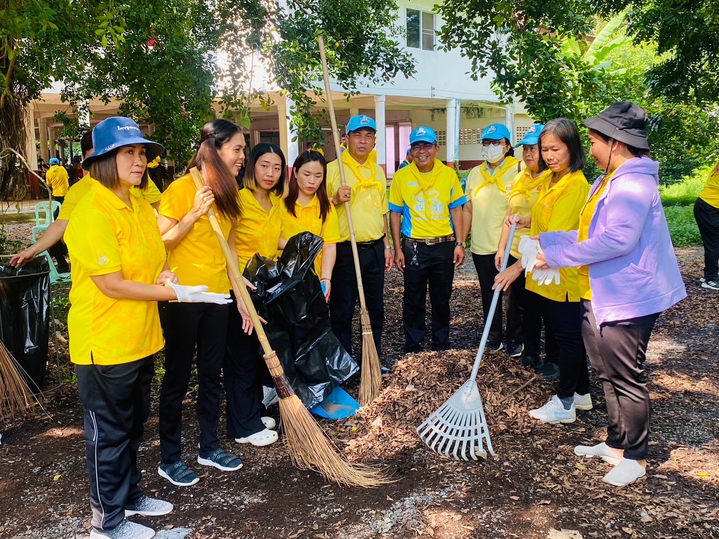 …พช.นครนายก ร่วมกิจกรรมจิตอาสาพัฒนาศาสนสถาน เนื่องในโอกาสวันคล้ายวันสวรรคตพระบาทสมเด็จพระจุลจอมเกล้าเจ้าอยู่หัว