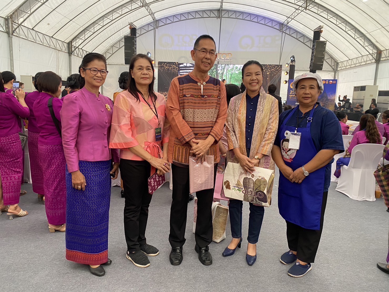 …พิธีเปิด OTOP TO THE WORLD “ผลิตภัณฑ์จากภูมิปัญญา สู่สากล” ณ สนามช้างอินเตอร์เนชั่นแนล เซอร์กิต จังหวัดบุรีรัมย์