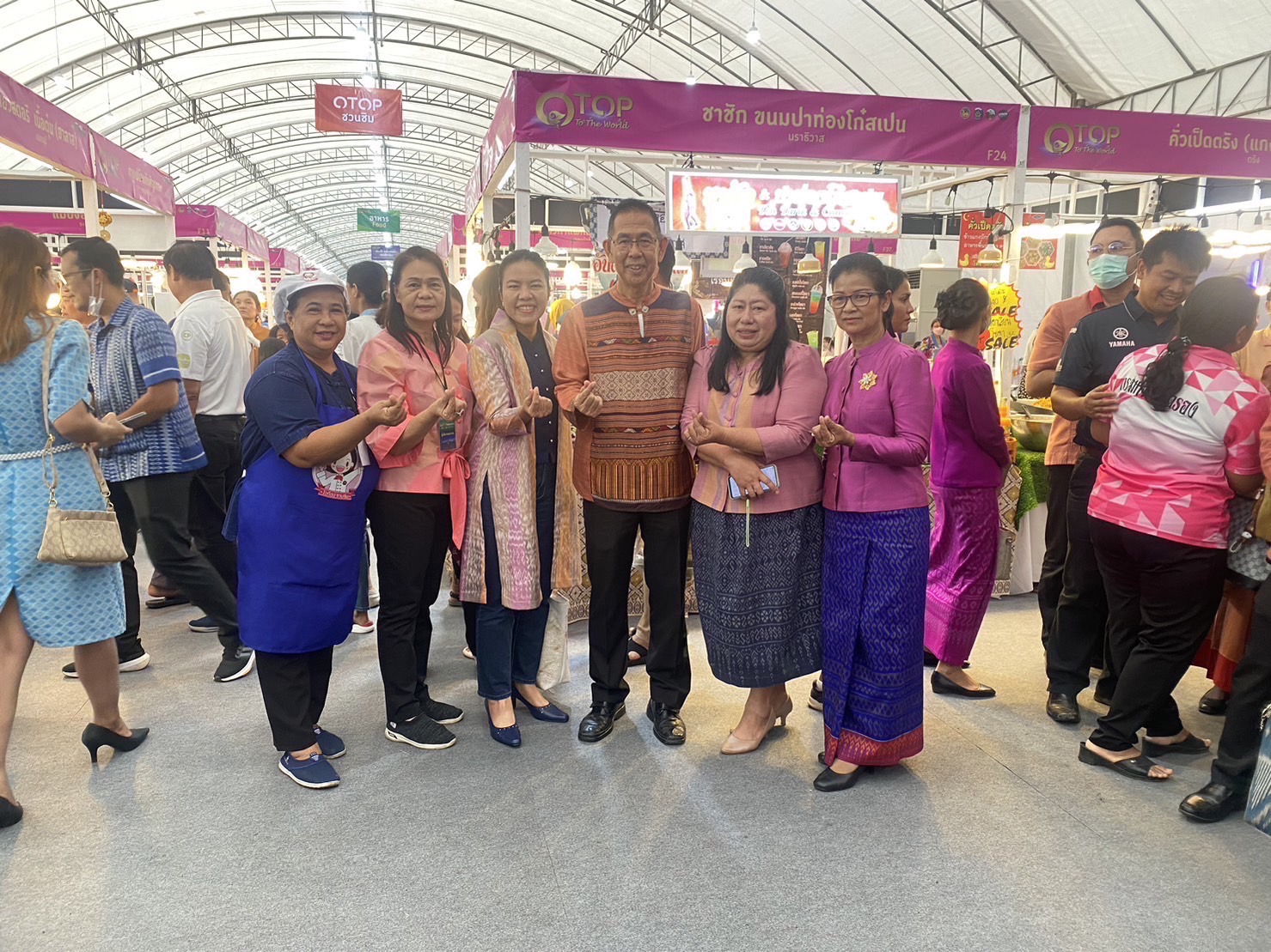 …พิธีเปิด OTOP TO THE WORLD “ผลิตภัณฑ์จากภูมิปัญญา สู่สากล” ณ สนามช้างอินเตอร์เนชั่นแนล เซอร์กิต จังหวัดบุรีรัมย์
