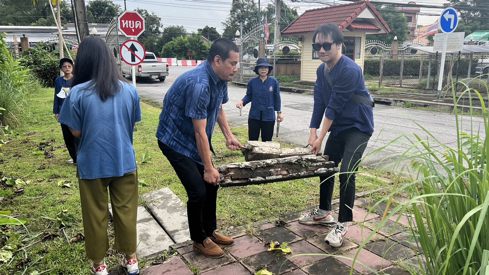 …พช.นครนายก ร่วมจิตอาสาปรับปรุงภูมิทัศน์ “จุดเรียนรู้เศรษฐกิจพอเพียง 30 ตารางวา โมเดล” และ “จวนผู้ว่าราชการจังหวัดนครนายก”