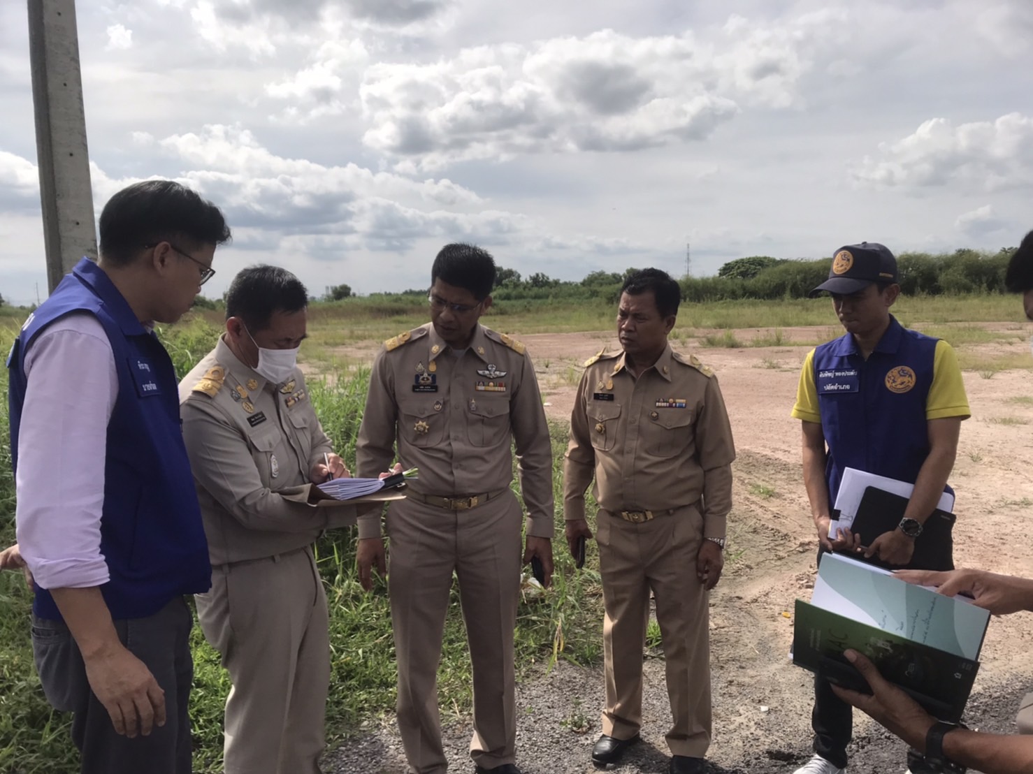 พช.ร่วมลงพื้นที่ติดตามสถานการณ์น้ำเพื่อเตรียมความพร้อมในการช่วยเหลือ ในบริเวณพื้นที่น้ำท่วมอำเภอเมืองนครนายก และอำเภอองครักษ์