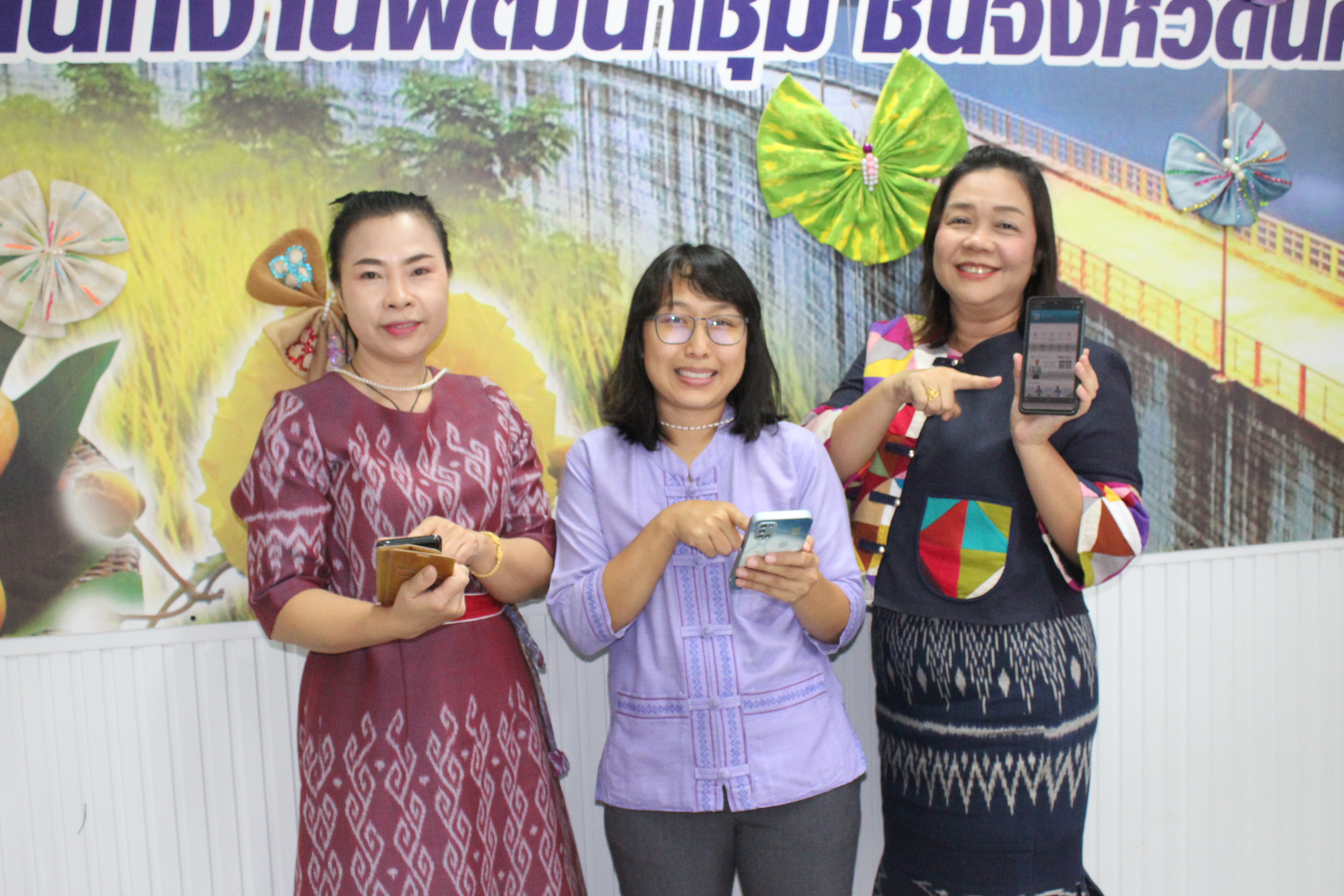 …พช.นครนายก ร่วมดาวน์โหลดและประชาสัมพันธ์ “แอฟพลิเคชั่น แพลตฟอร์มบริการ “Click ชุมชน”