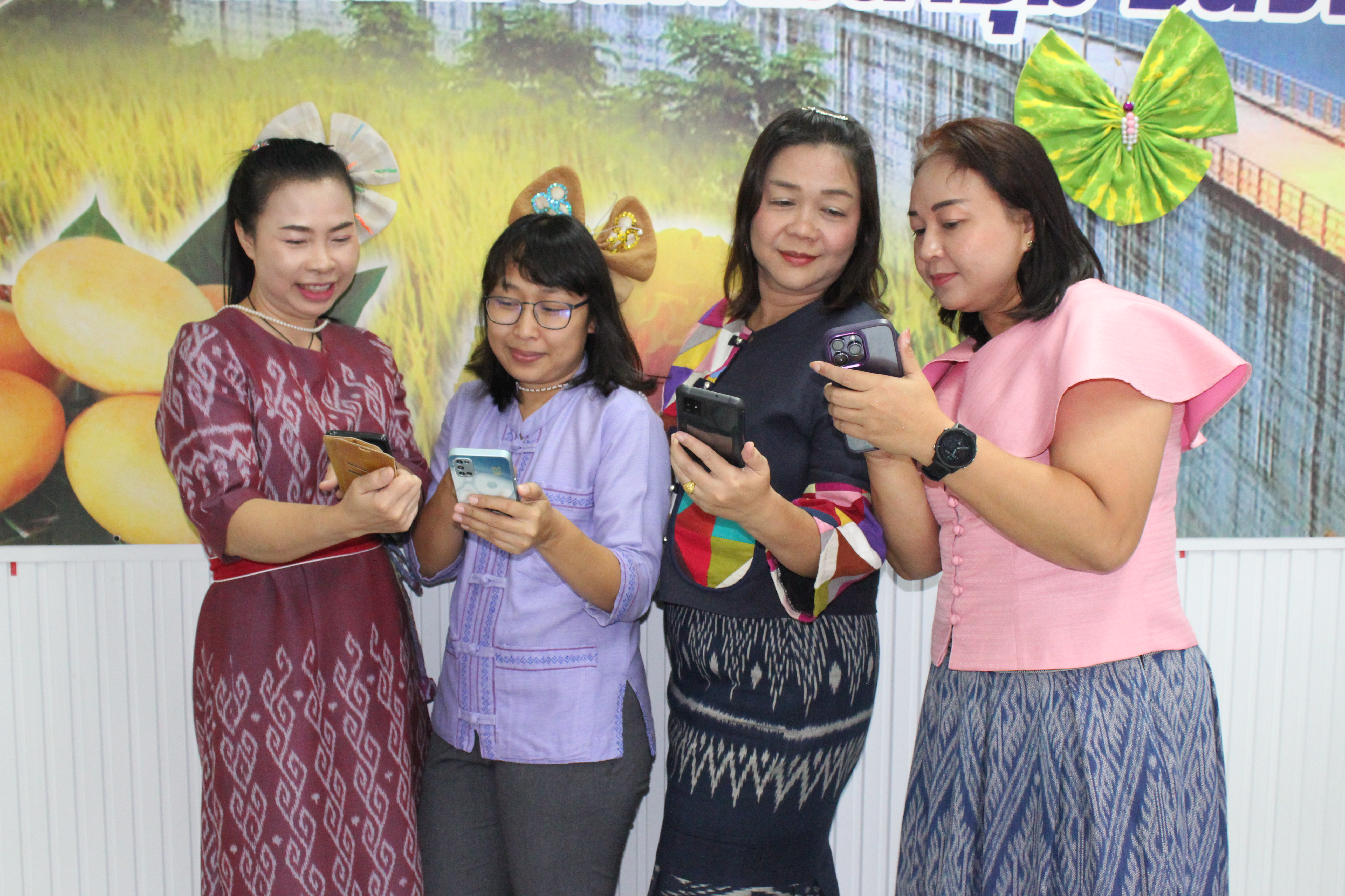 …พช.นครนายก ร่วมดาวน์โหลดและประชาสัมพันธ์ “แอฟพลิเคชั่น แพลตฟอร์มบริการ “Click ชุมชน”