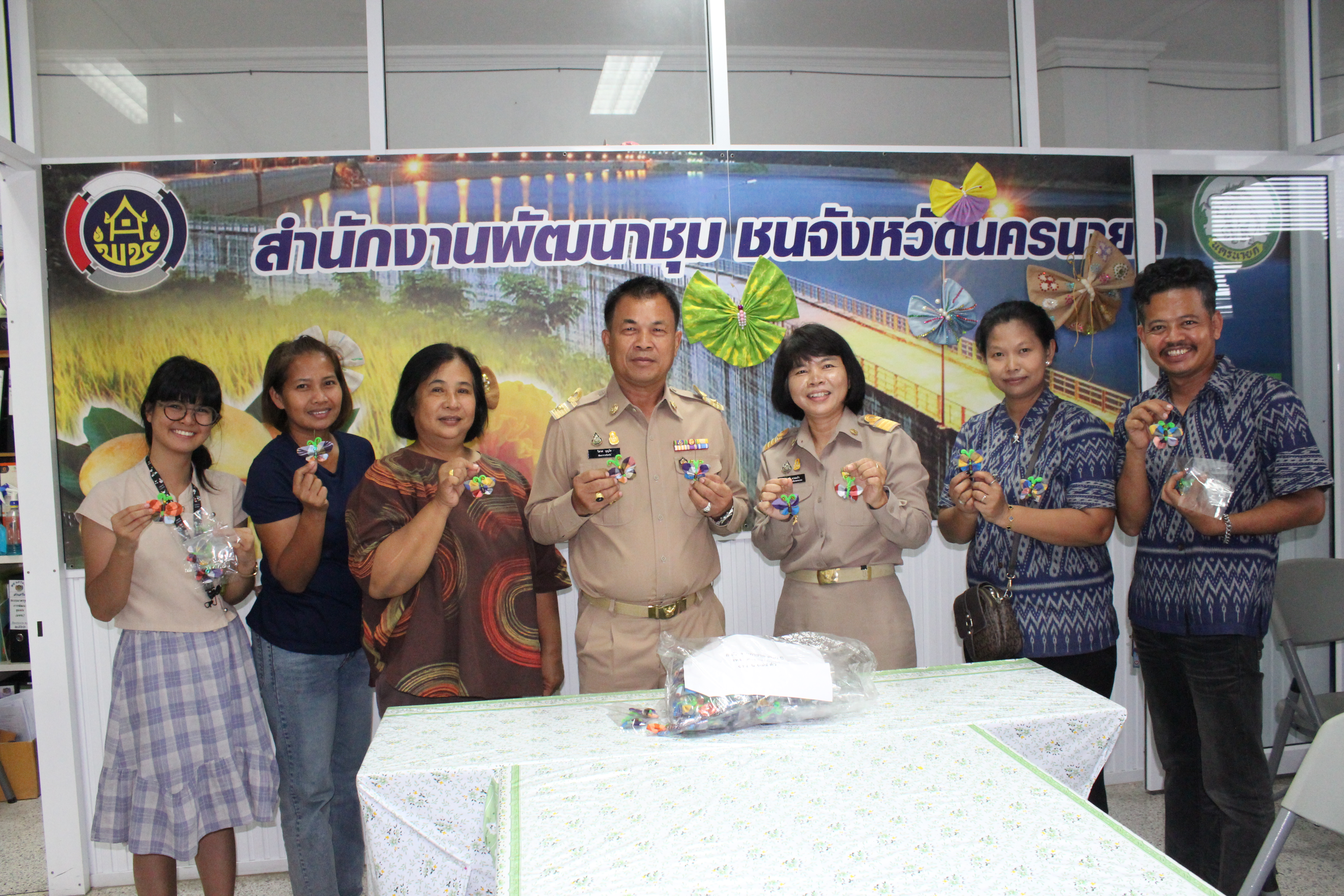 …พช.นครนายก รับมอบผีเสื้อเพื่อใช้สำหรับงานวันกาชาด 100 ปี ร้านกาชาดกระทรวงมหาดไทย