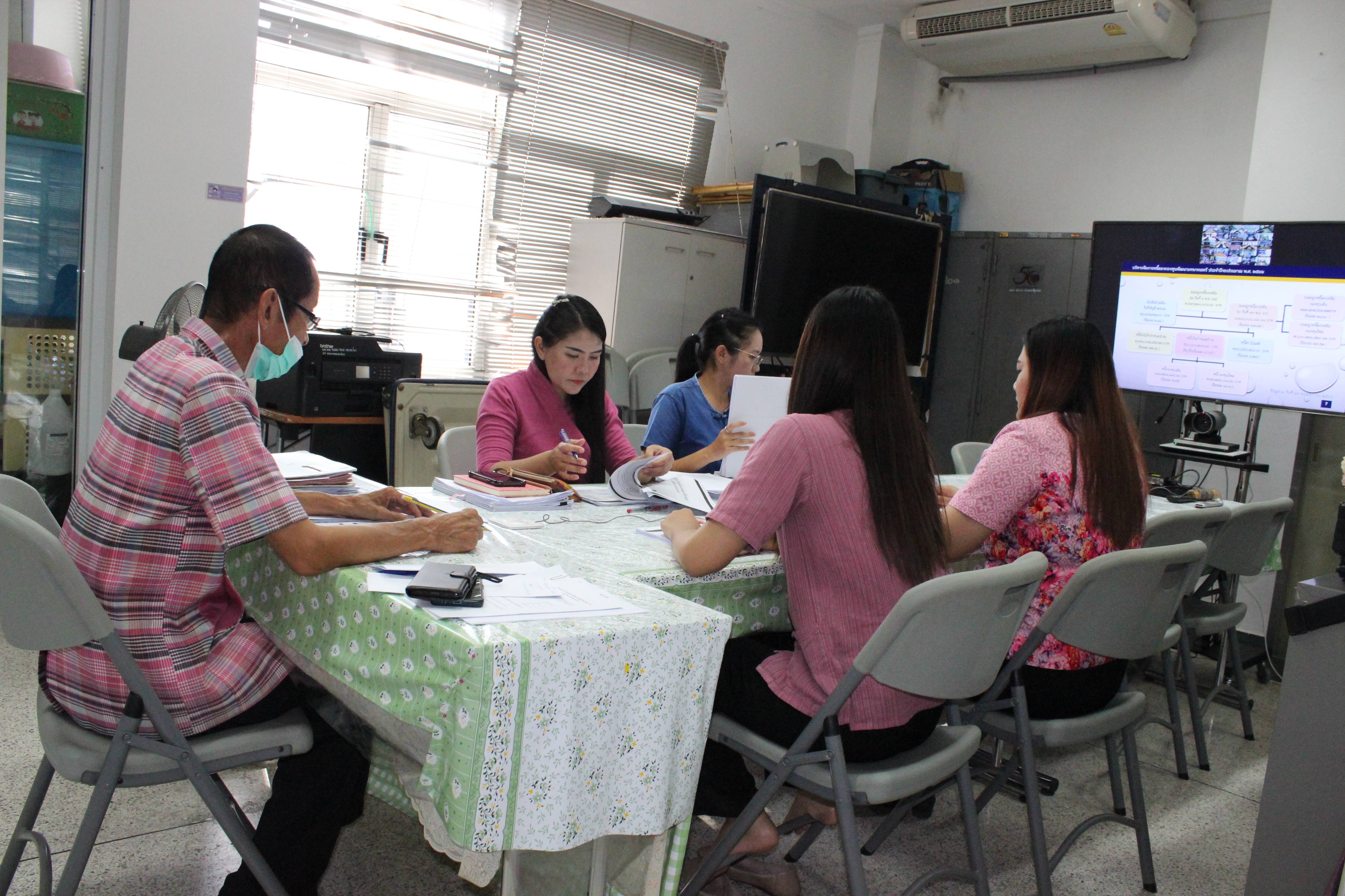 …พช.นครนายก ร่วมประชุมชี้แจง เร่งรัด กำกับ ติดตาม การดำเนินงานกองทุนพัฒนาบทบาทสตรี ผ่านระบบวีดิทัศน์ทางไกล (Video Conference)