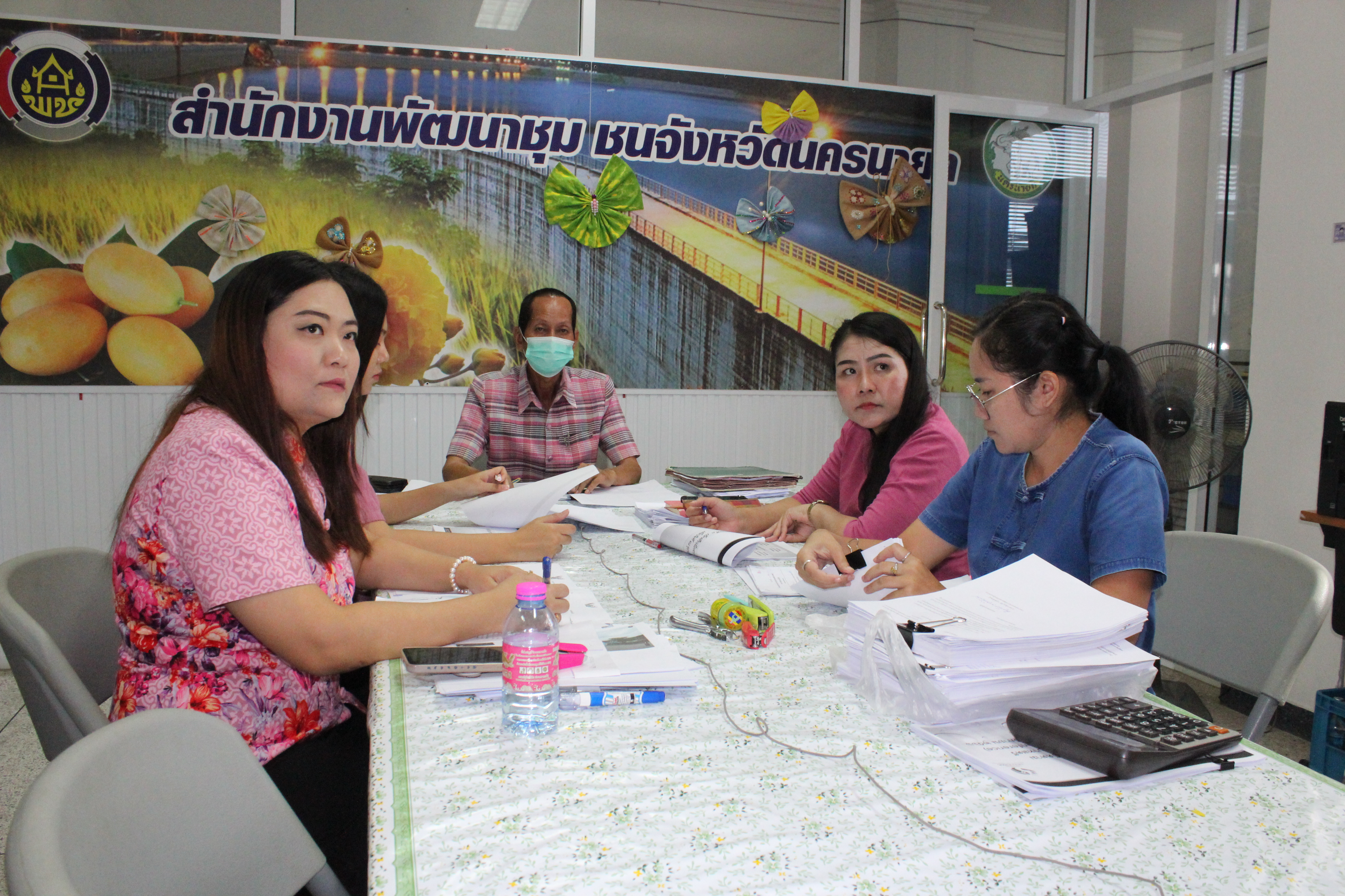 …พช.นครนายก ร่วมประชุมชี้แจง เร่งรัด กำกับ ติดตาม การดำเนินงานกองทุนพัฒนาบทบาทสตรี ผ่านระบบวีดิทัศน์ทางไกล (Video Conference)