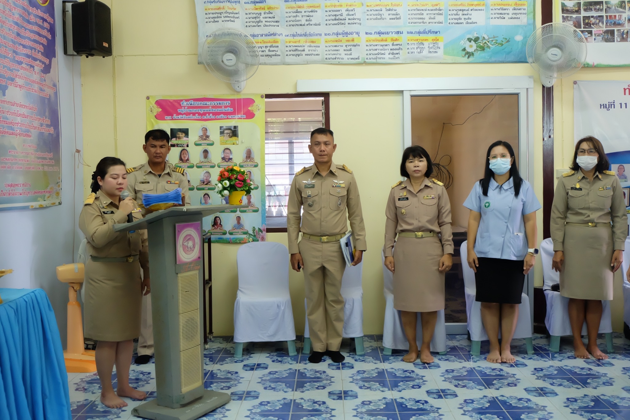 …พช.นครนายก ร่วมมอบธงสัญลักษณ์ครัวเรือนปลอดภัยจากยาเสพติดกองทุนแม่ของแผ่นดิน