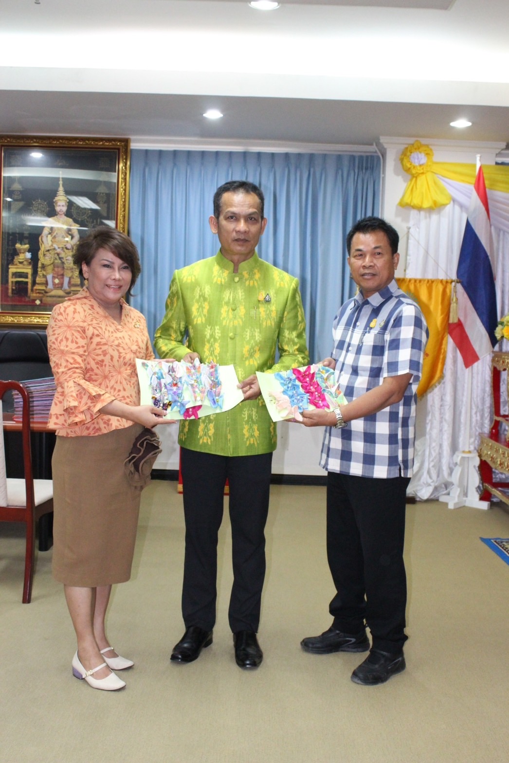 …พ่อเมืองนครนายก พร้อมส่งมอบผีเสื้อ เพื่อใช้สำหรับงานวันกาชาด 100 ปี พุทธศักราช 2566 ร้านกาชาดกระทรวงมหาดไทย