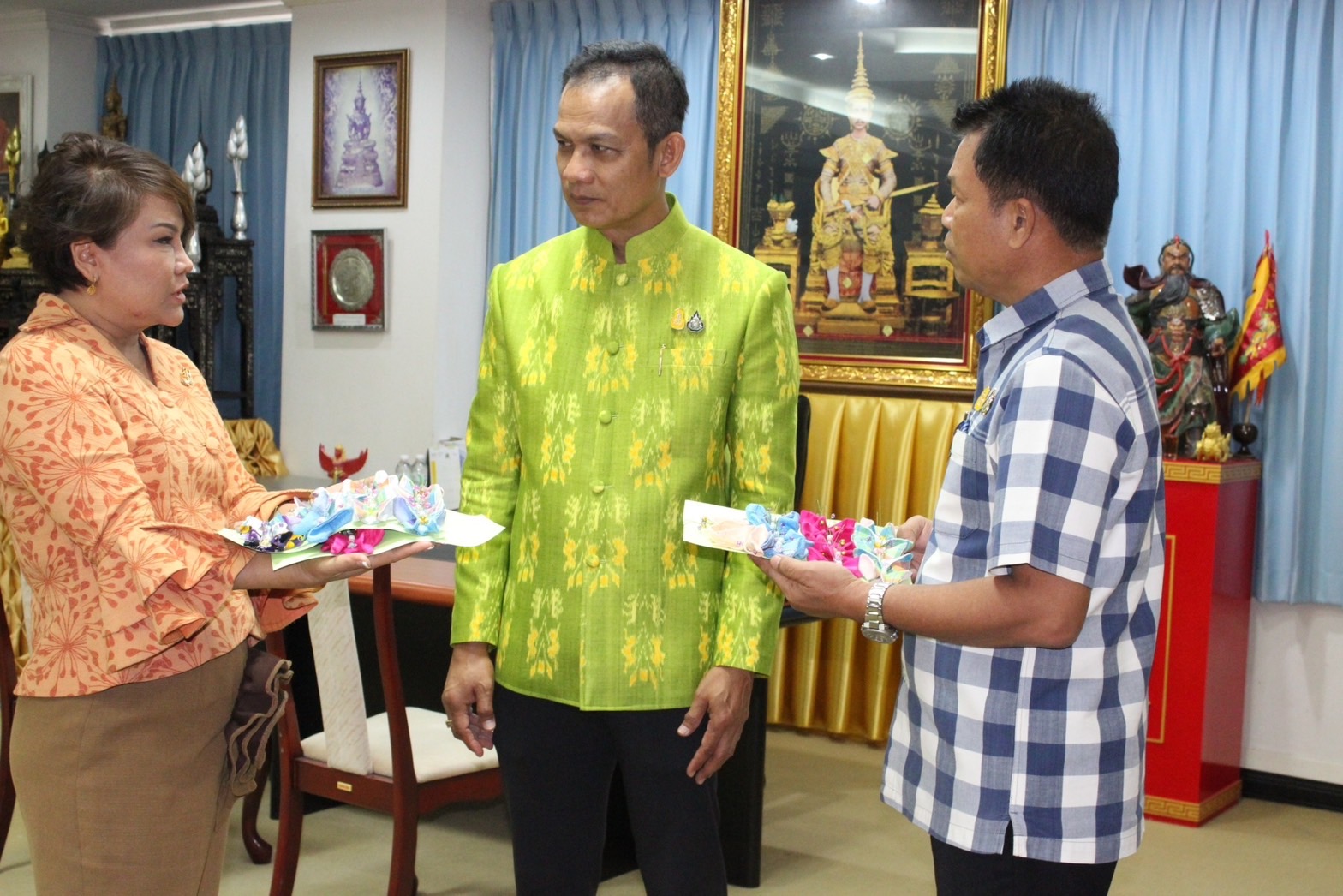 …พ่อเมืองนครนายก พร้อมส่งมอบผีเสื้อ เพื่อใช้สำหรับงานวันกาชาด 100 ปี พุทธศักราช 2566 ร้านกาชาดกระทรวงมหาดไทย